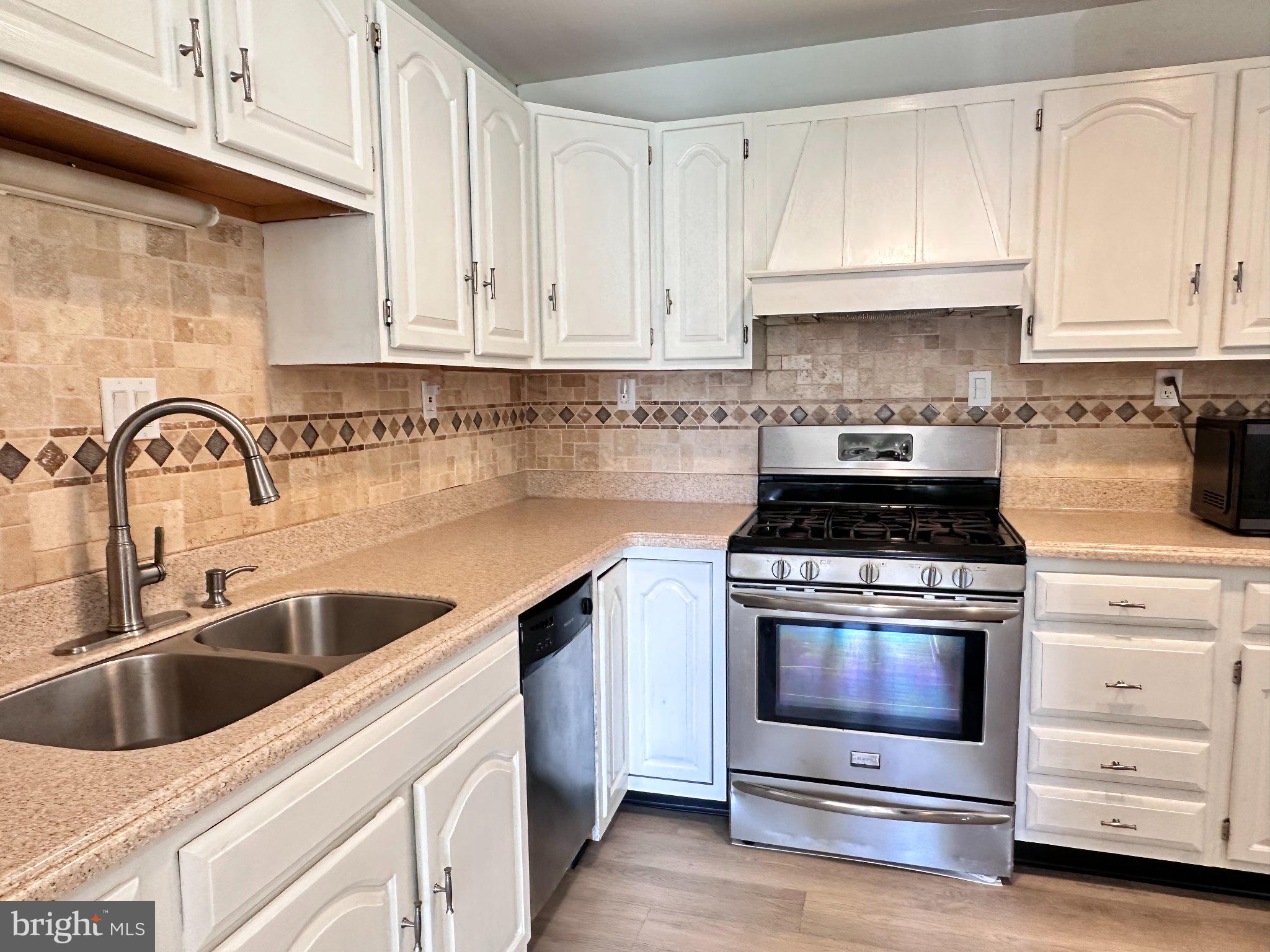 1004 Lakewood Dr, Harrisburg, PA 17109 photo