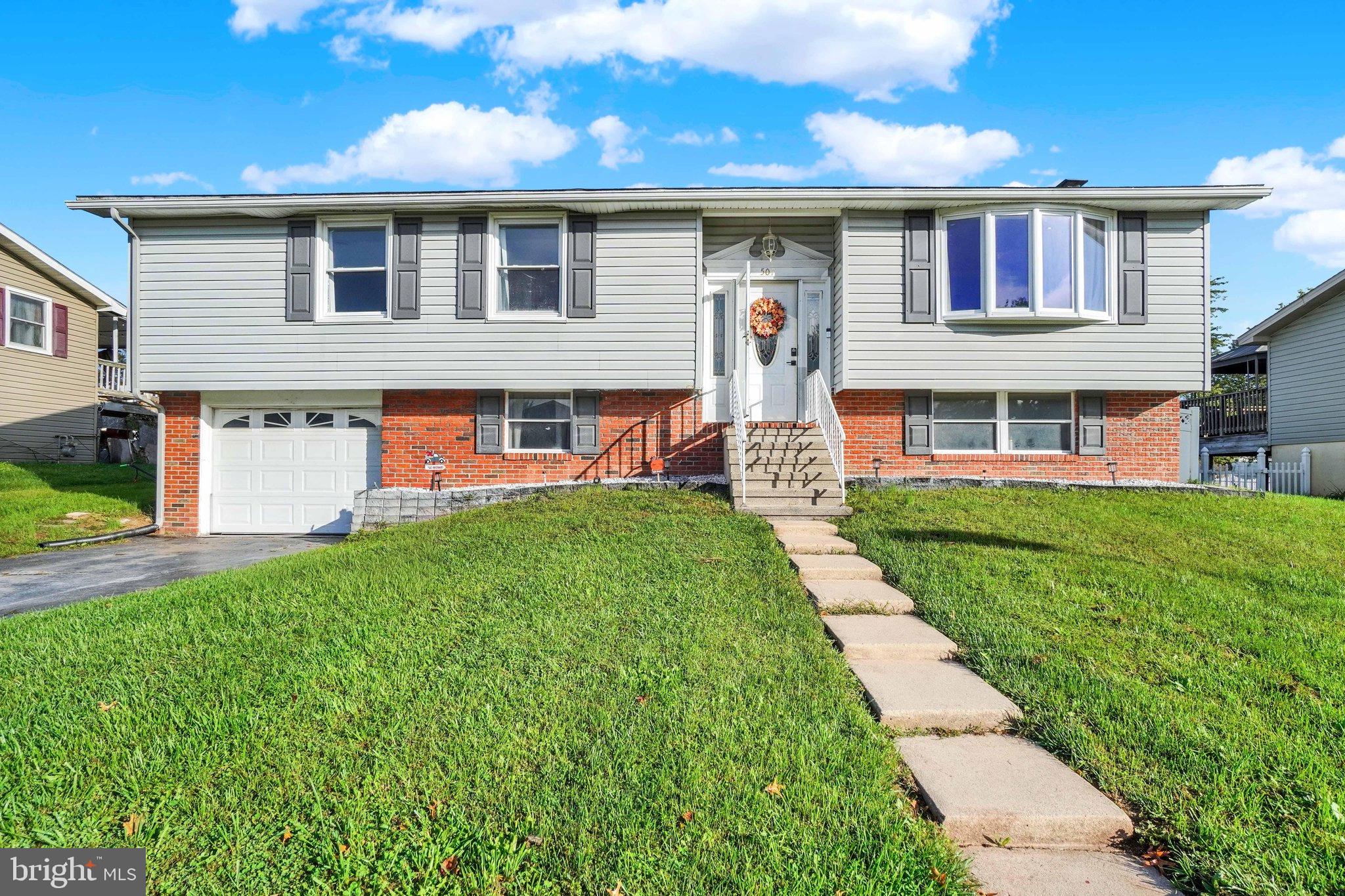 507 Oakwood Dr, Dover, PA 17315