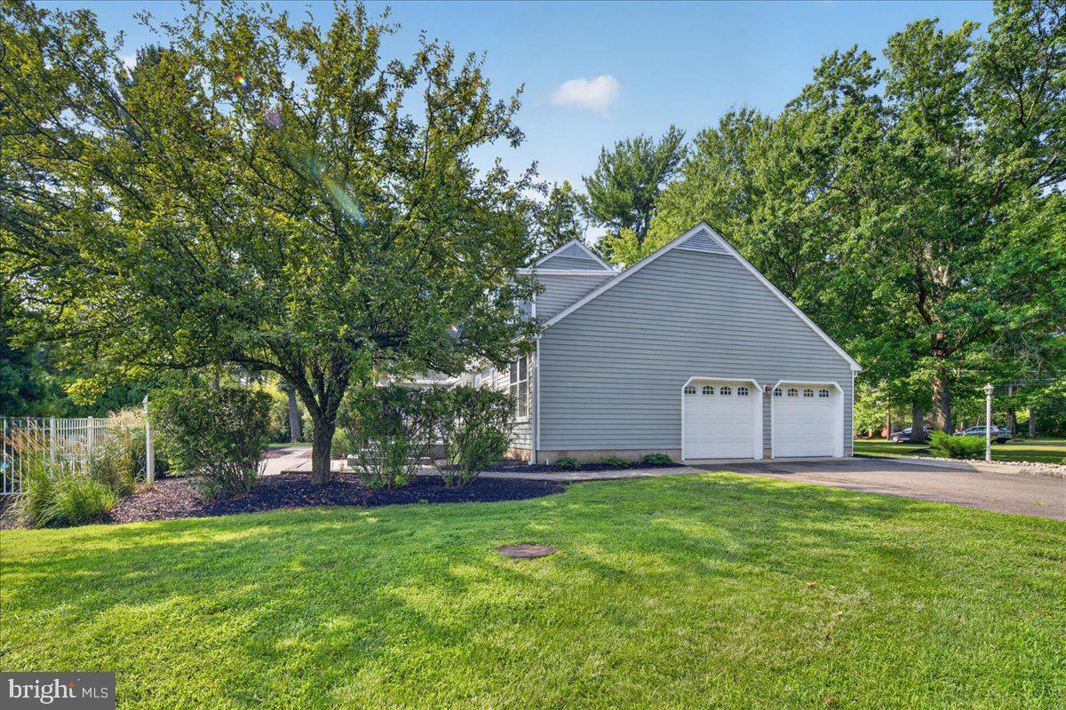 3 Blue Spruce Dr, Pennington, NJ 08534 photo