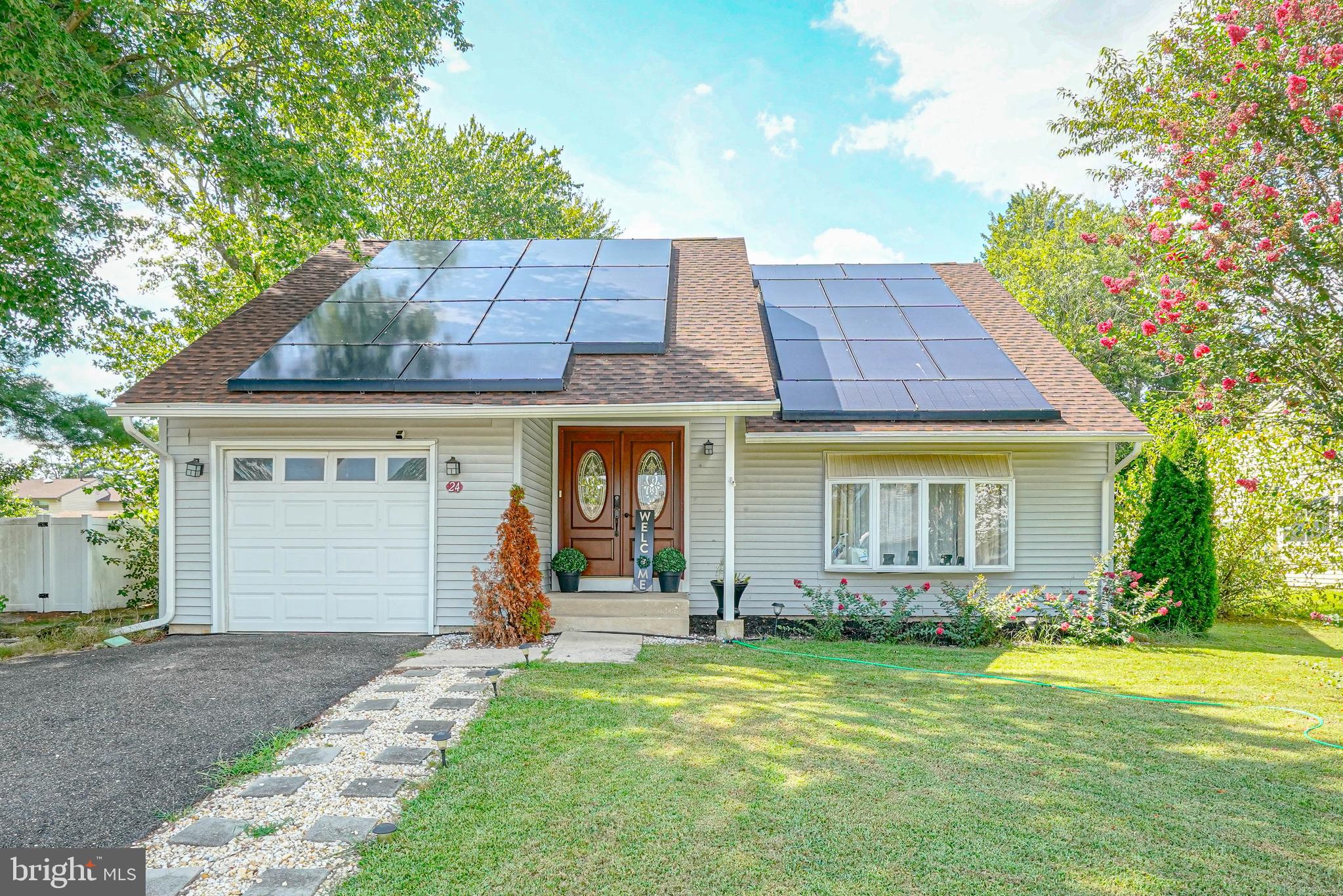 24 Peachton Ln, Sicklerville, NJ 08081