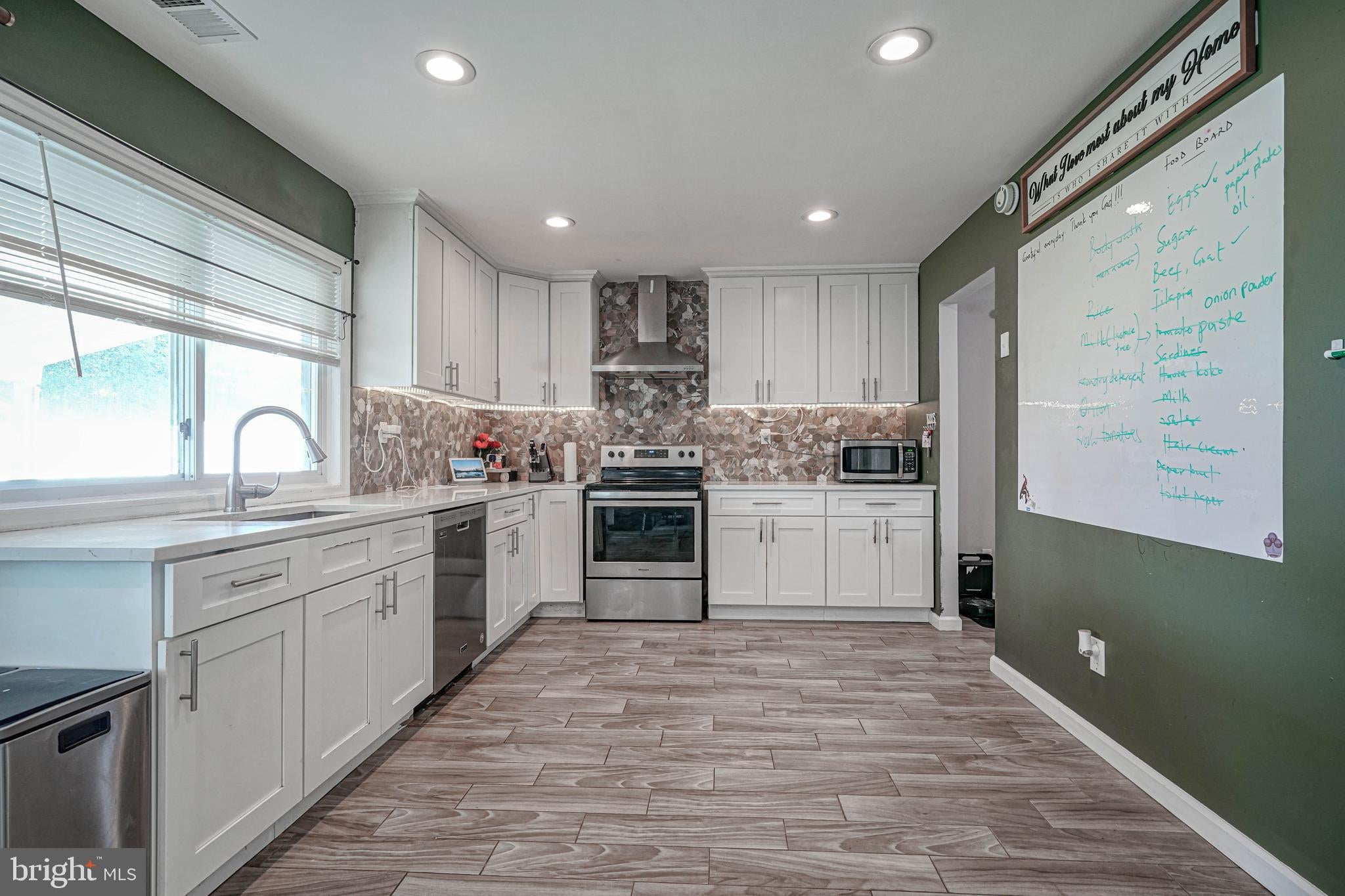 24 Peachton Ln, Sicklerville, NJ 08081 photo