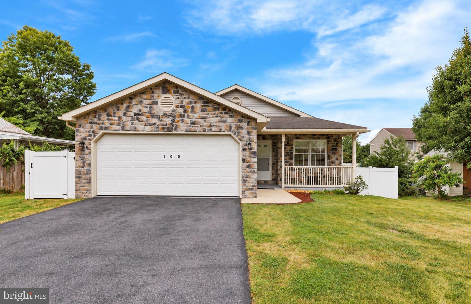100 Robeson St, Robesonia, PA 19551