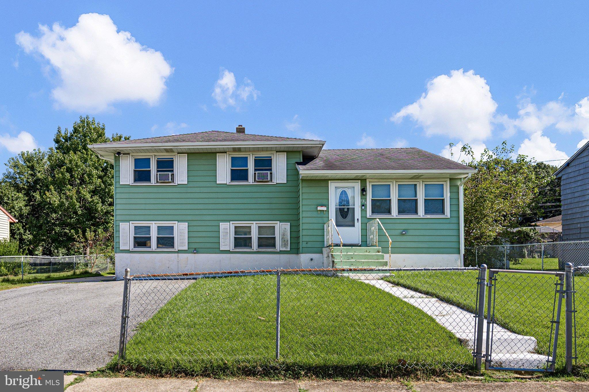 135 Karlyn Dr, New Castle, DE 19720