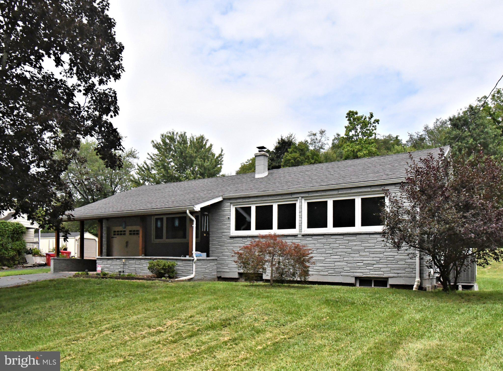 1066 Manatawny St, Pottstown, PA 19464