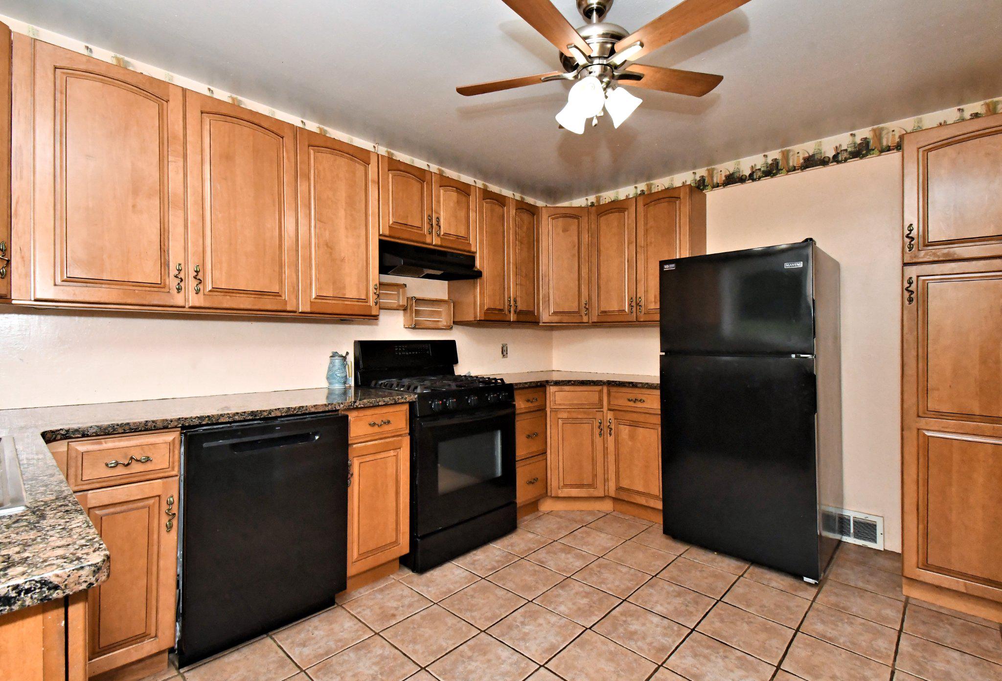 1066 Manatawny St, Pottstown, PA 19464 photo
