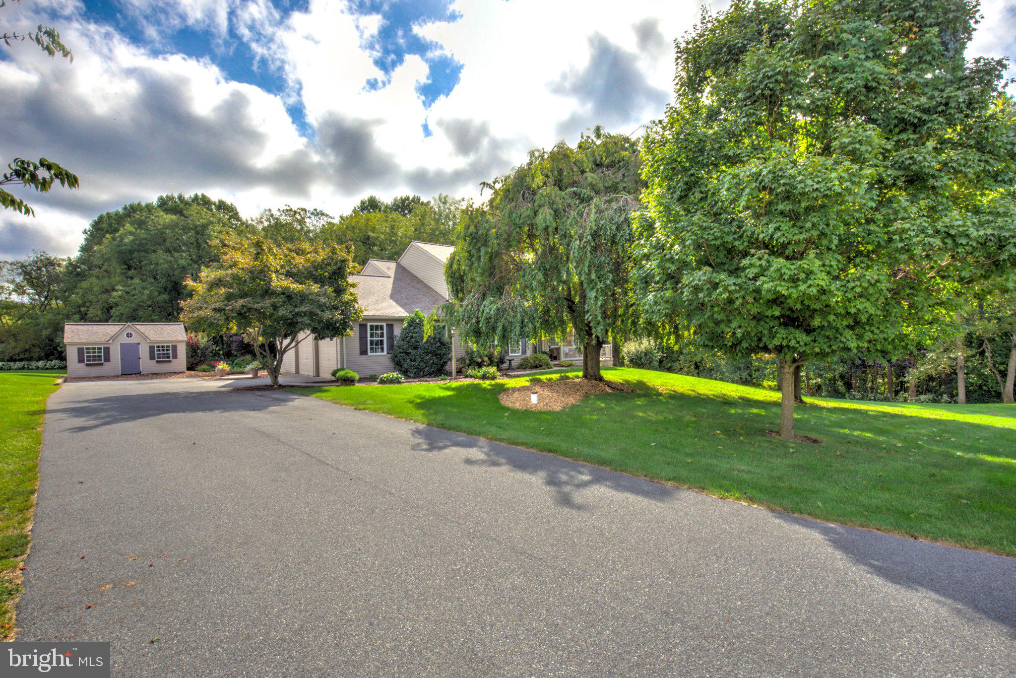 289 N Tanglewood Dr, Quarryville, PA 17566 photo