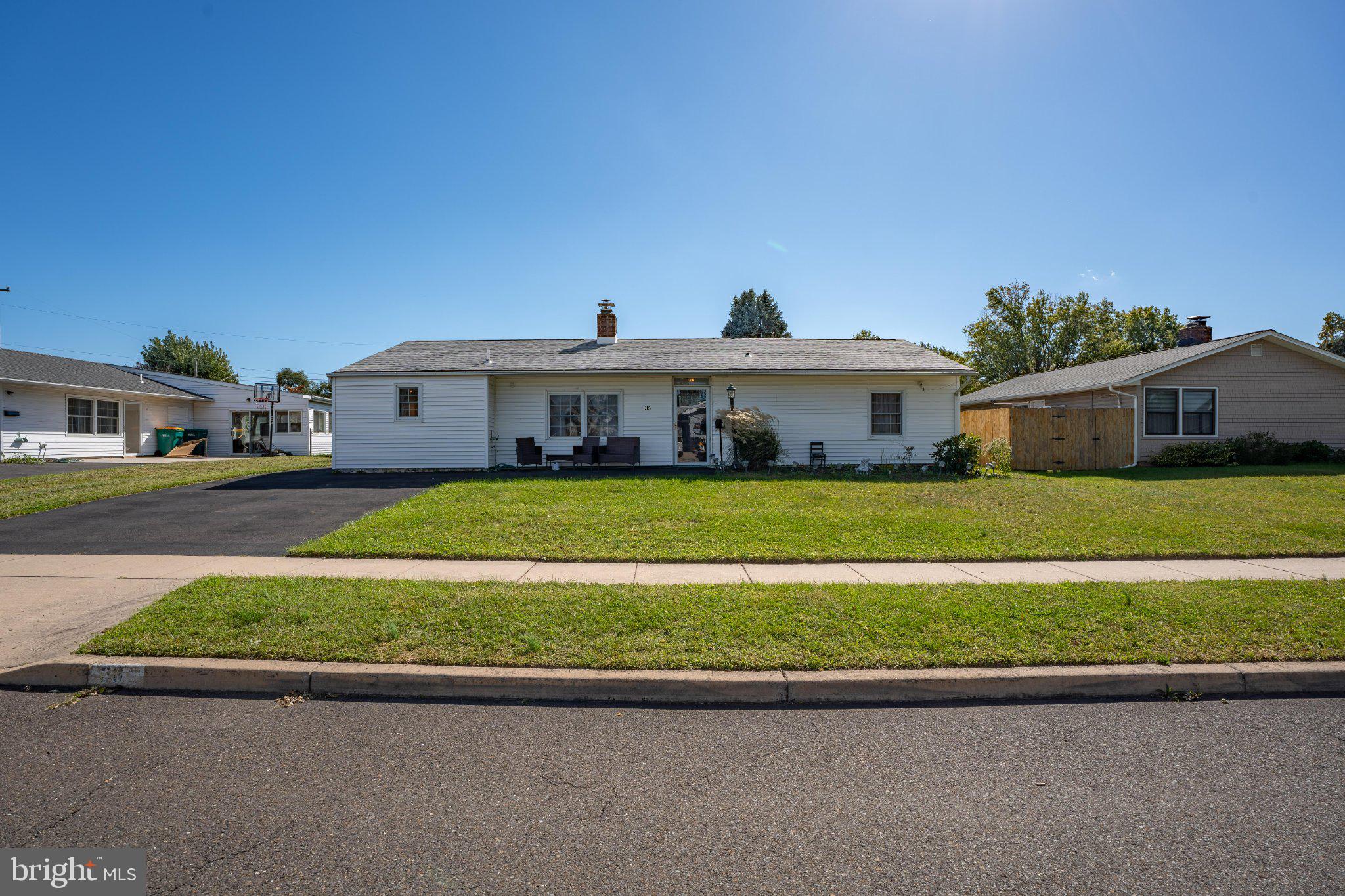 36 Elm Ln, Levittown, PA 19054