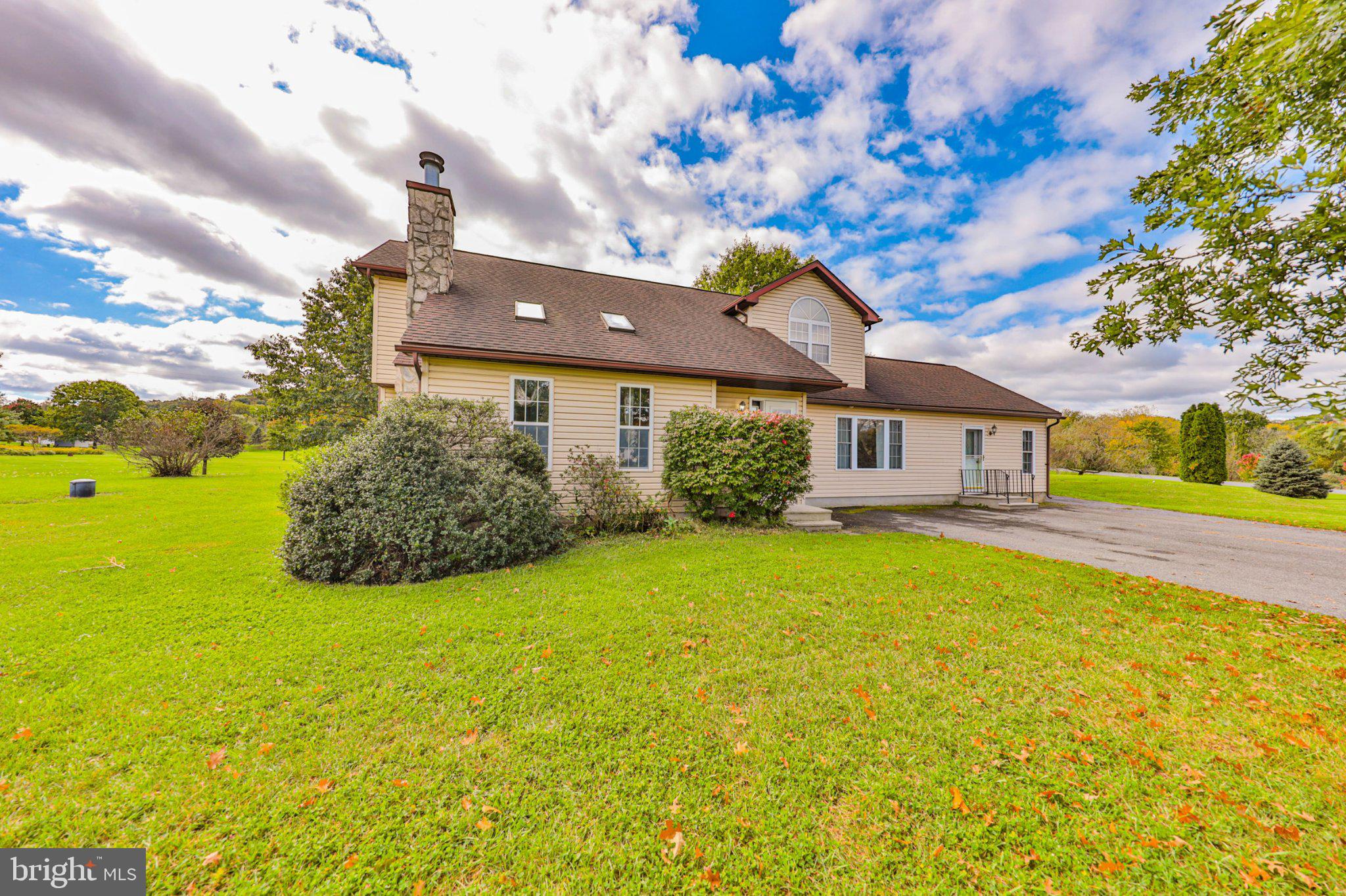 21 Homestead Dr, Leesport, PA 19533 photo