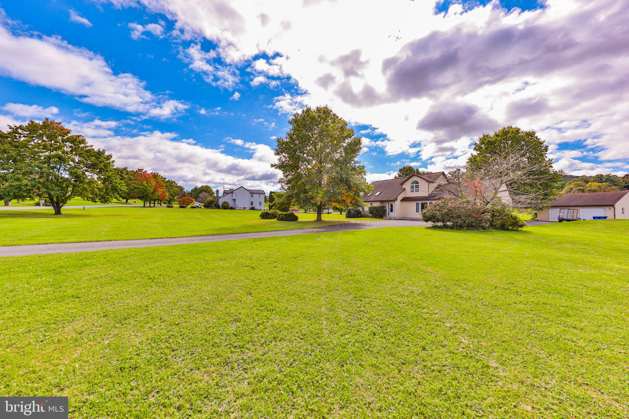 21 Homestead Dr, Leesport, PA 19533 photo