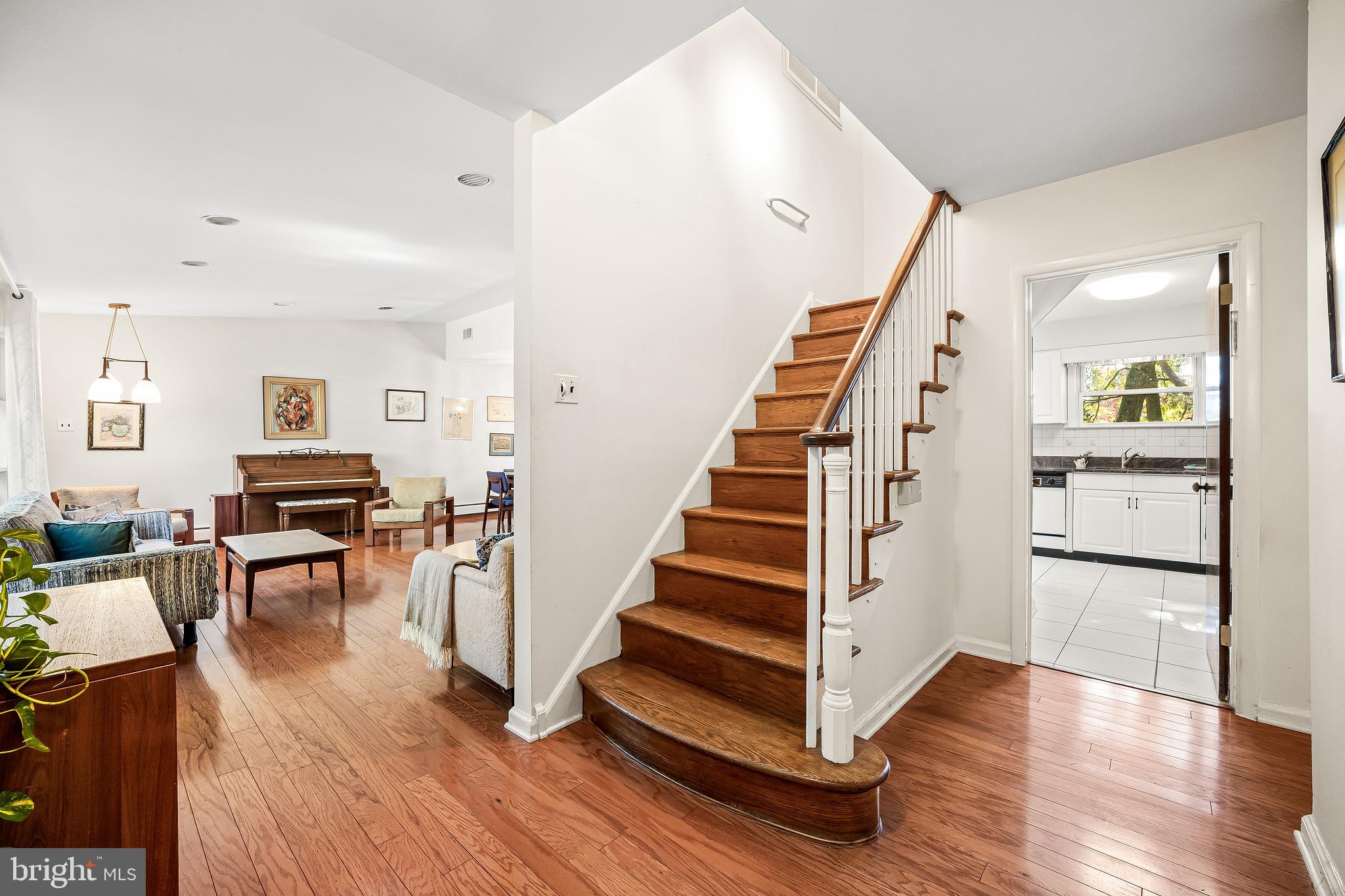 320 Farm Rd, Wyncote, PA 19095 photo