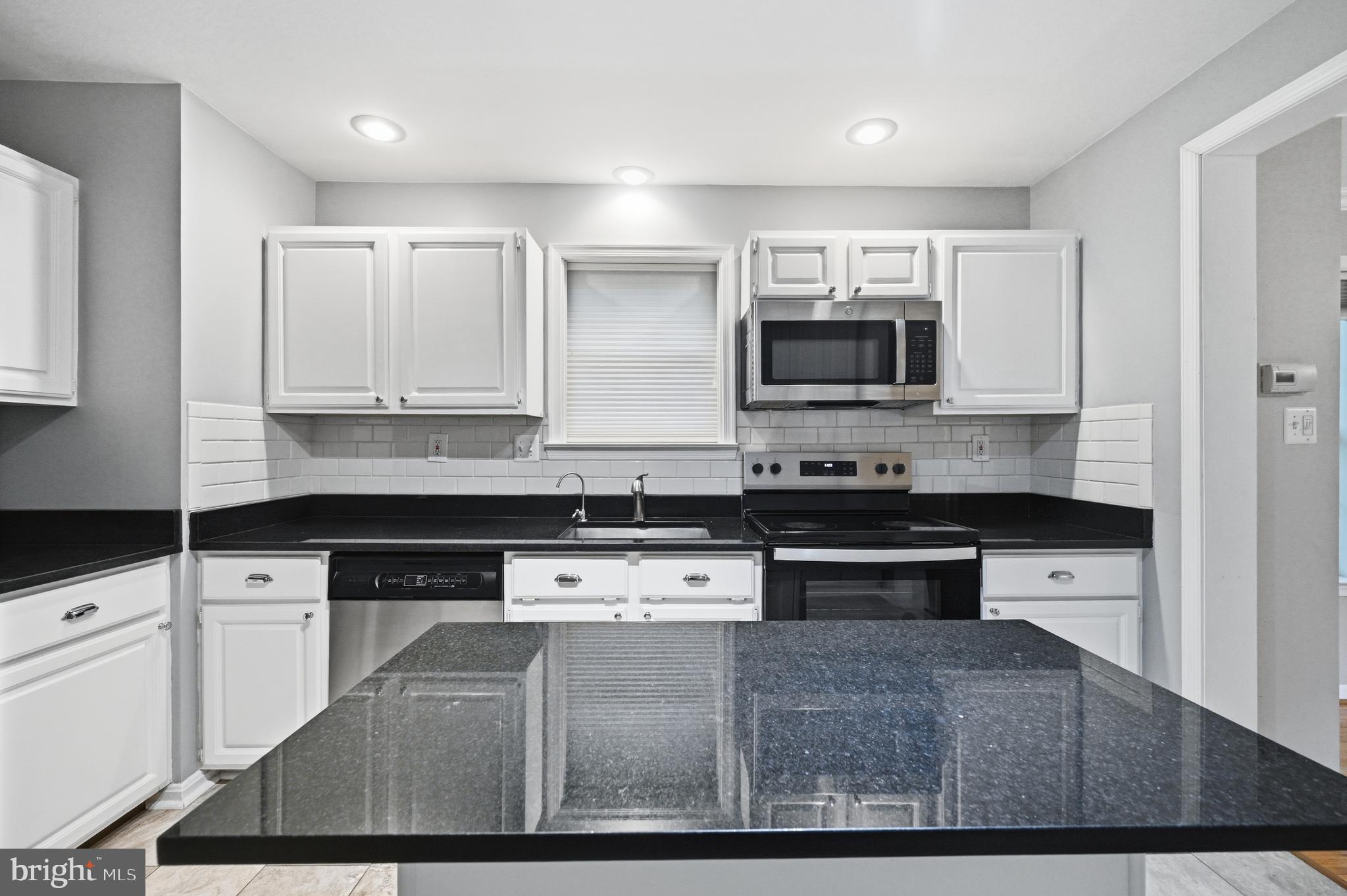 1649 Bennington Hollow Ln, Reston, VA 20194 photo