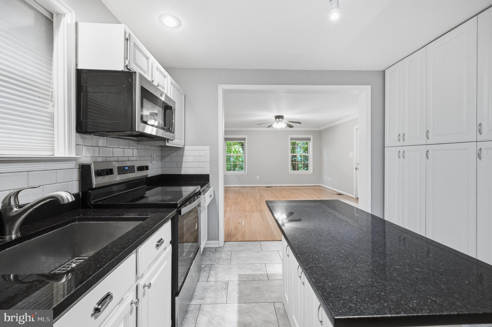 1649 Bennington Hollow Ln, Reston, VA 20194 photo