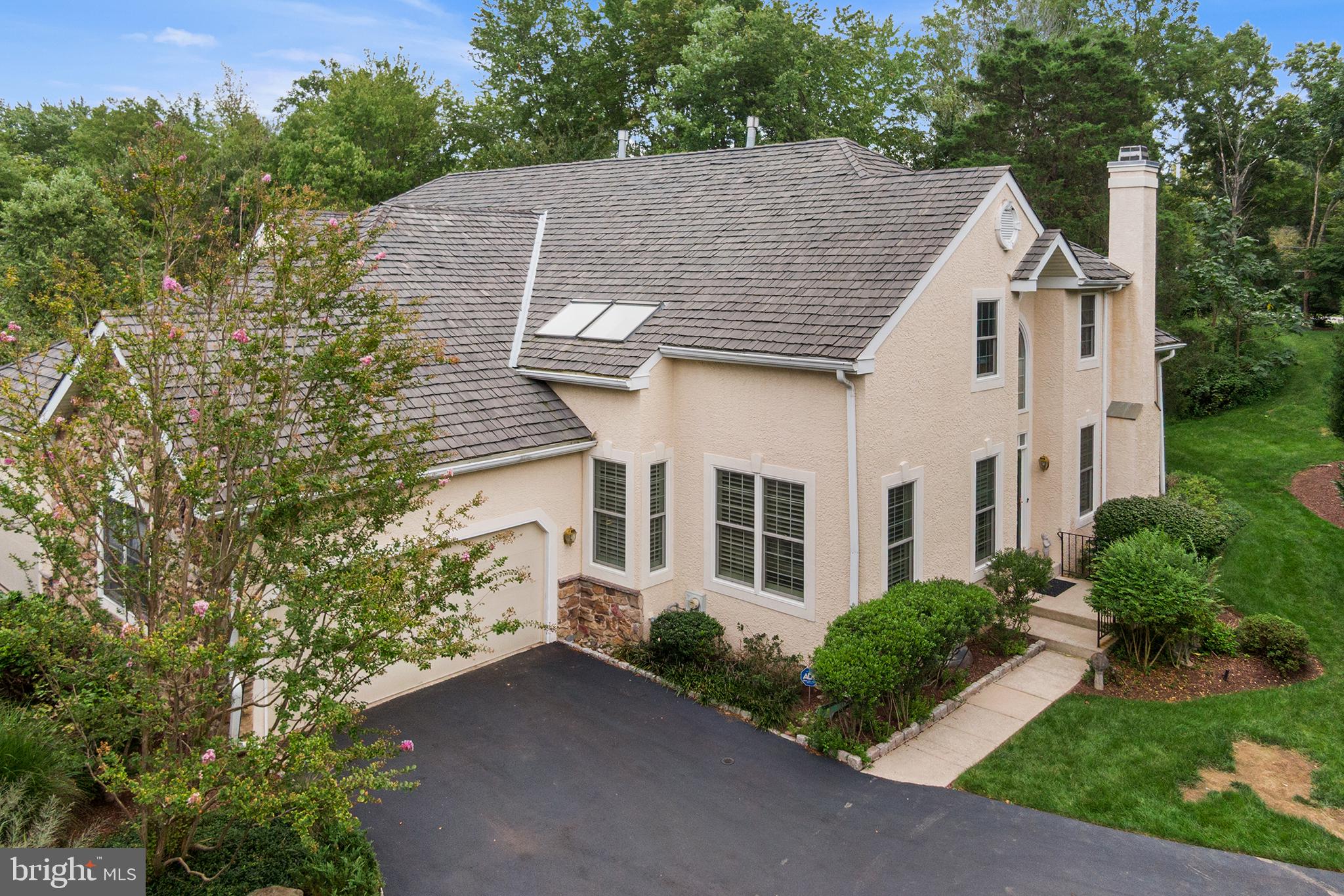 207 Yorktown Pl, Berwyn, PA 19312 photo