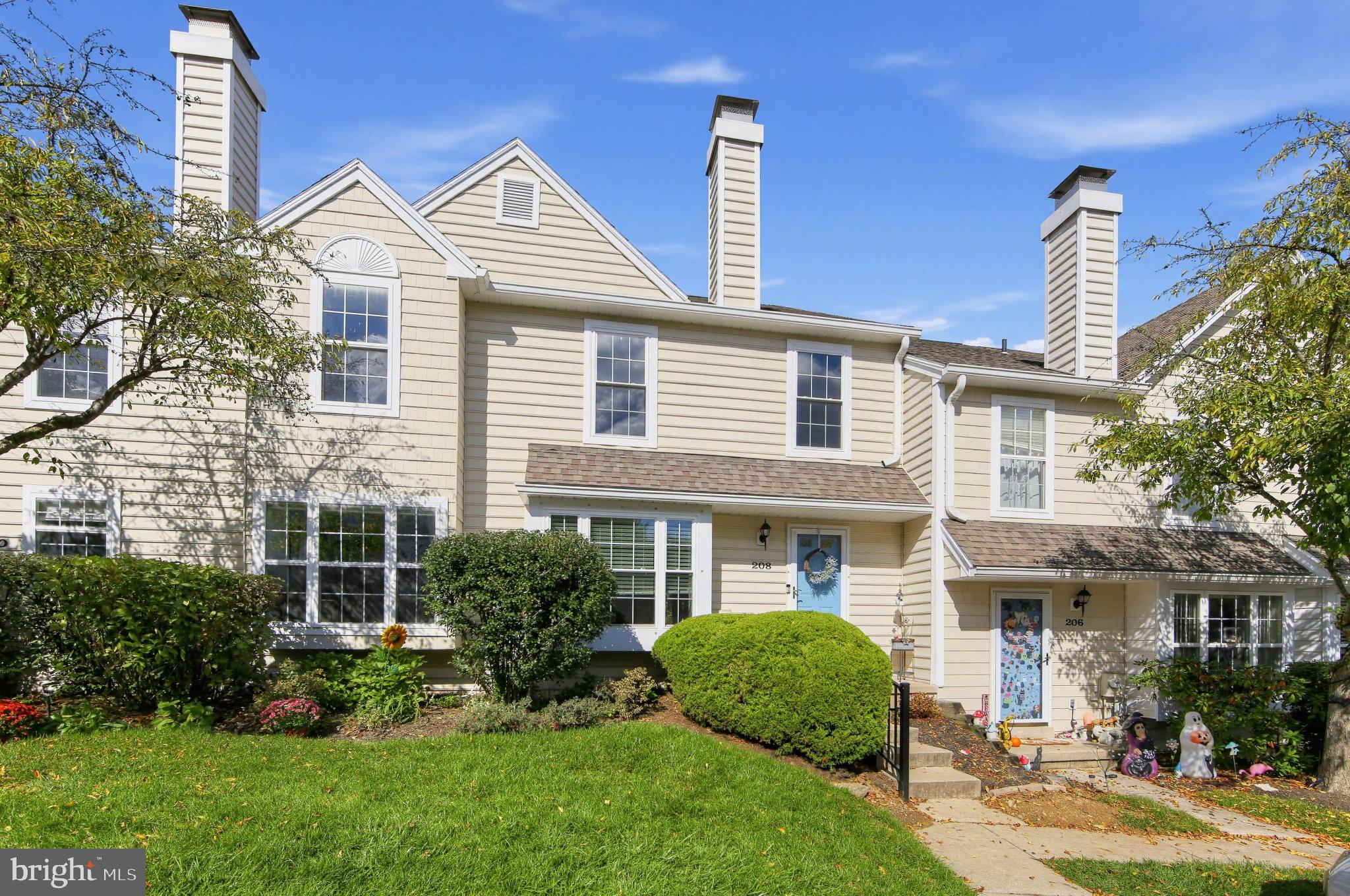 208 Harbor Ridge Ln, Downingtown, PA 19335