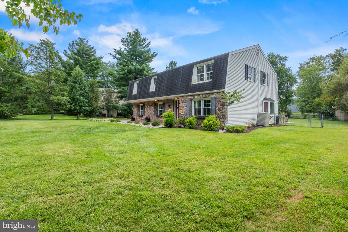228 Lenape Dr, North Wales, PA 19454 photo