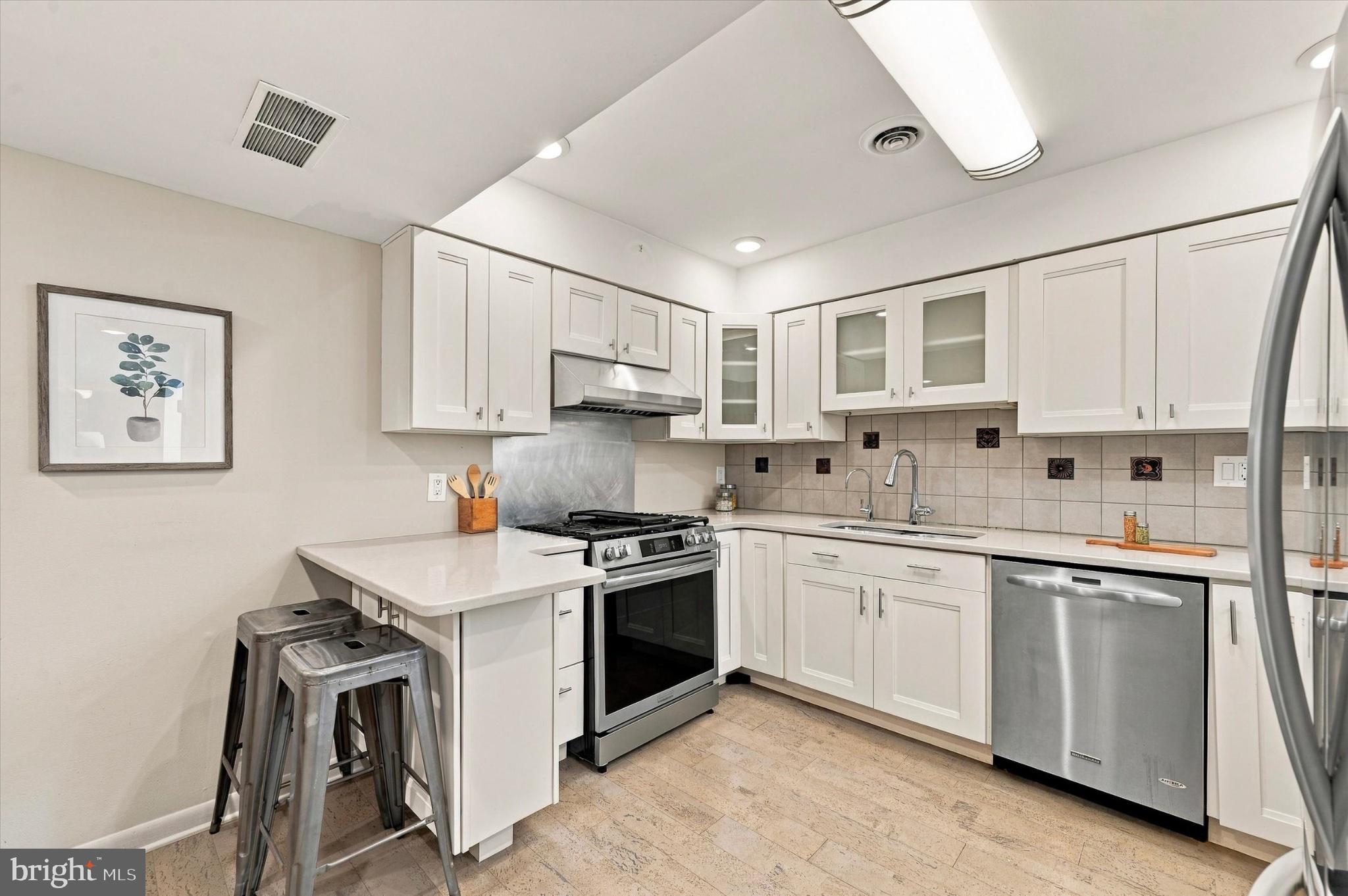 2014 Naudain St, Philadelphia, PA 19146 photo