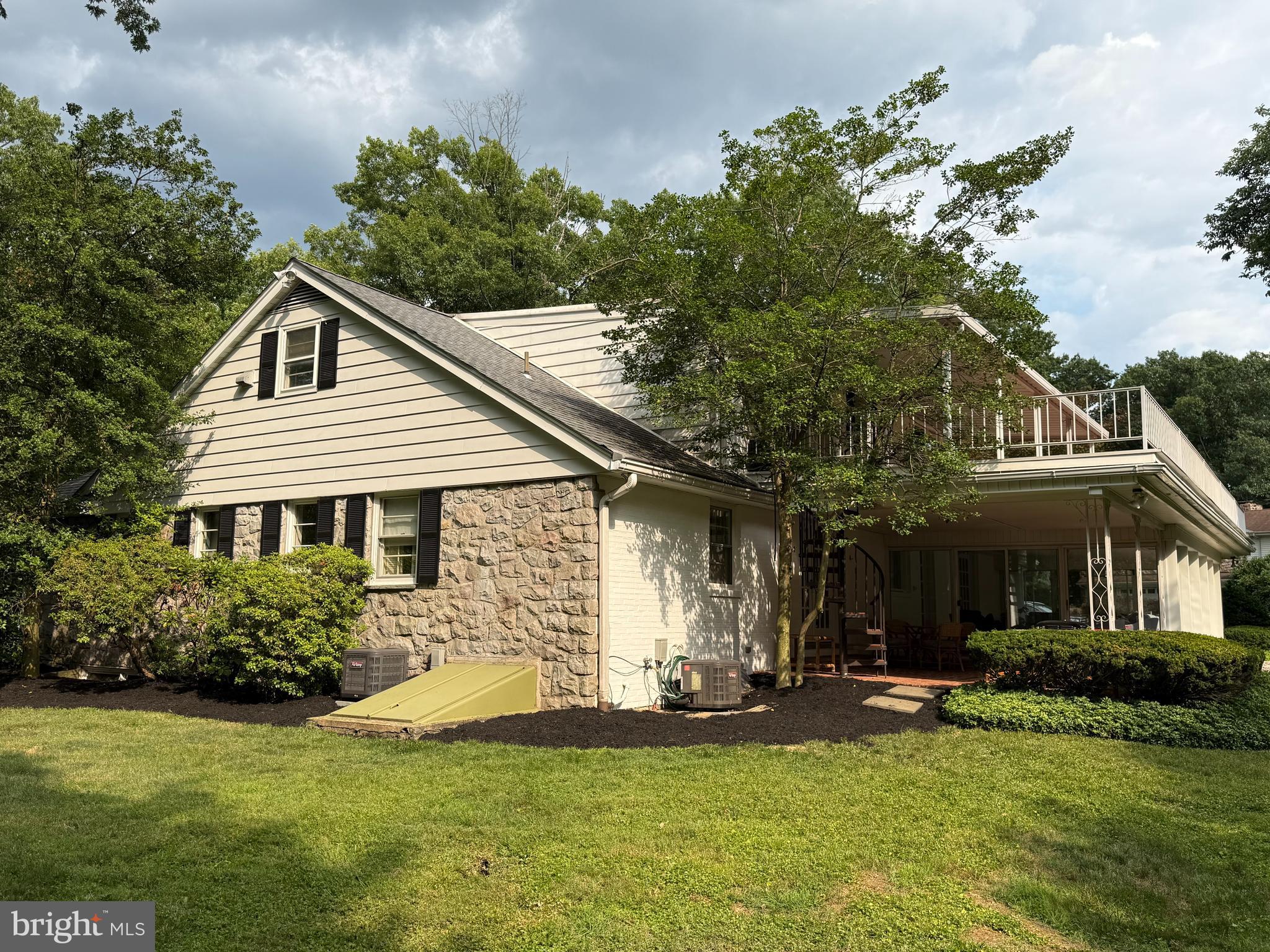 1202 Old Mill Road Rd, Reading, PA 19610 photo