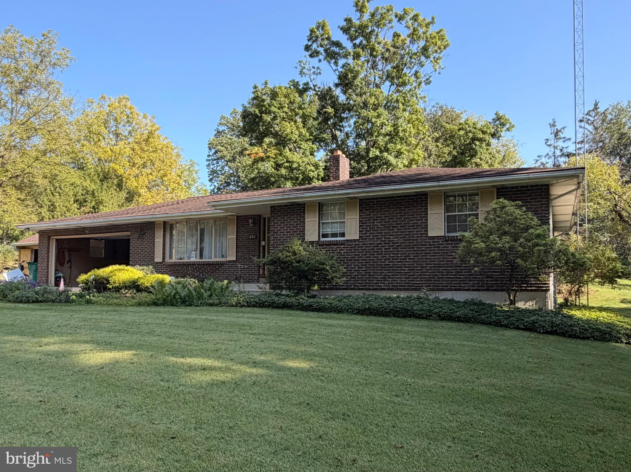 451 W Neversink Rd, Reading, PA 19606 photo