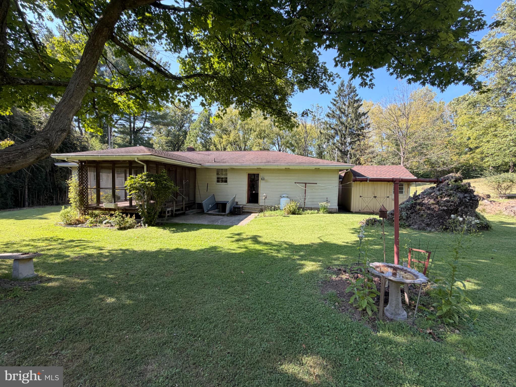 451 W Neversink Rd, Reading, PA 19606 photo