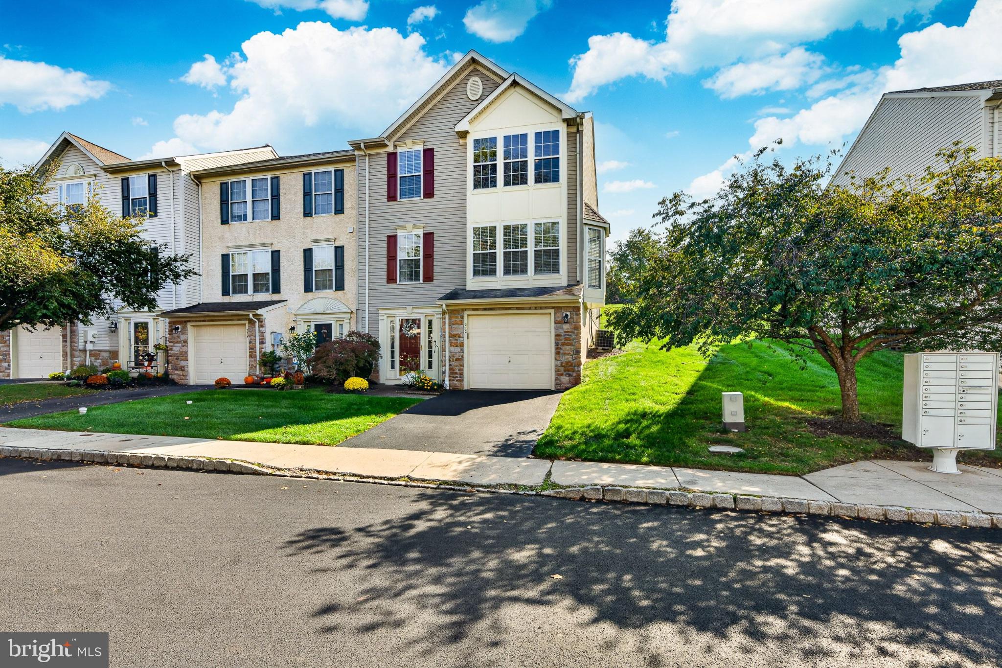 222 Creekside Dr, Pottstown, PA 19464 photo