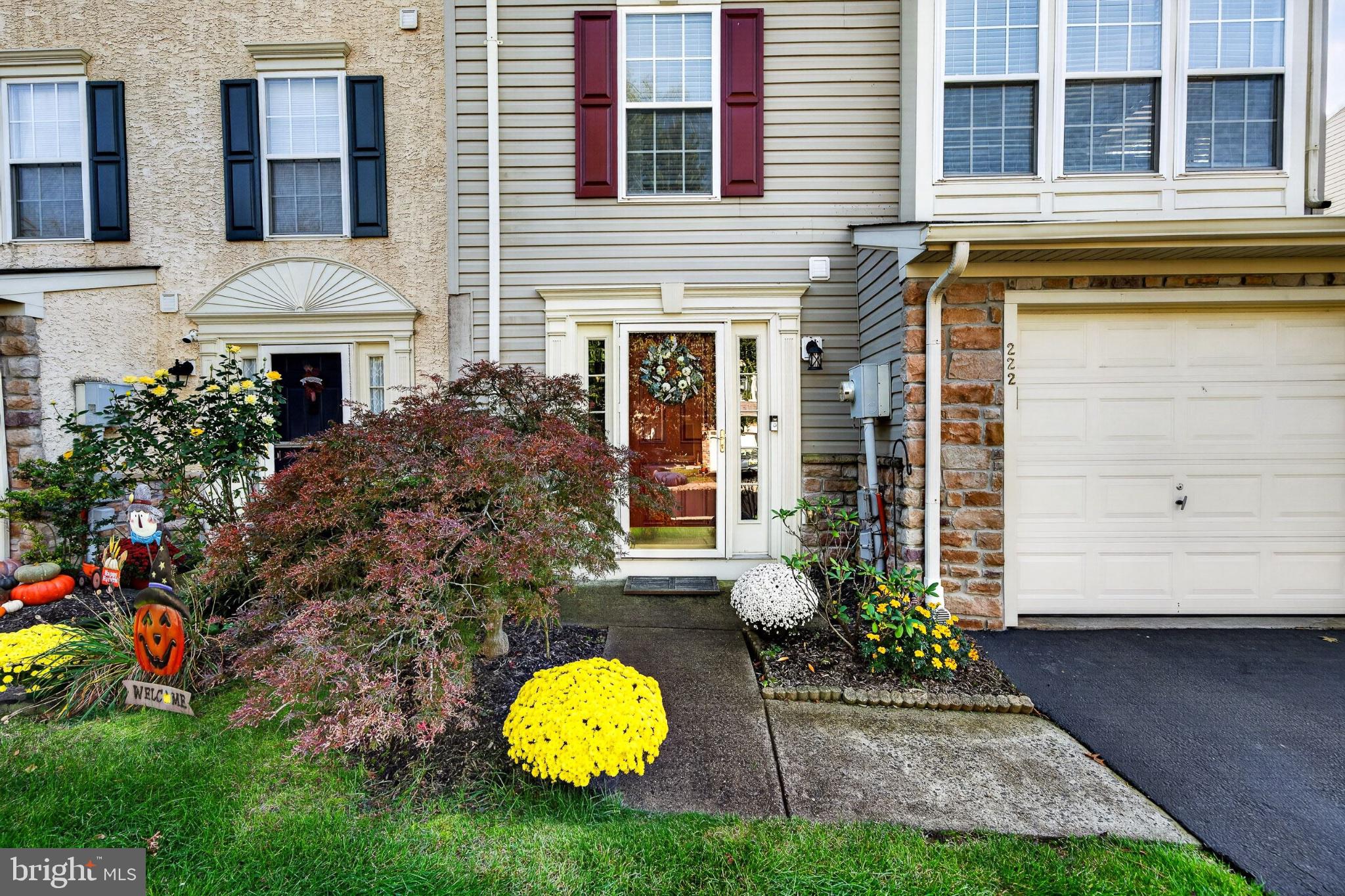 222 Creekside Dr, Pottstown, PA 19464 photo