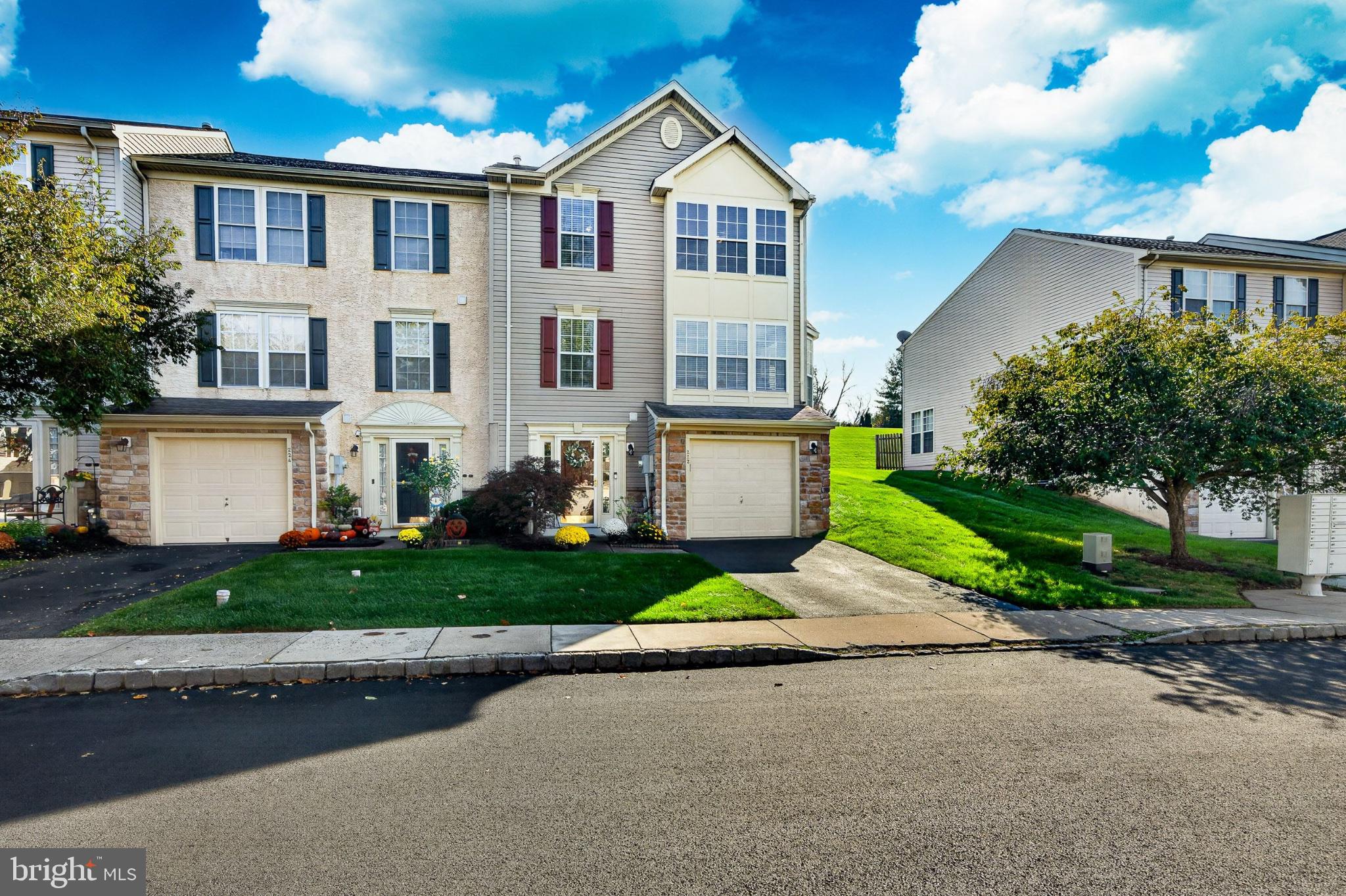 222 Creekside Dr, Pottstown, PA 19464 photo