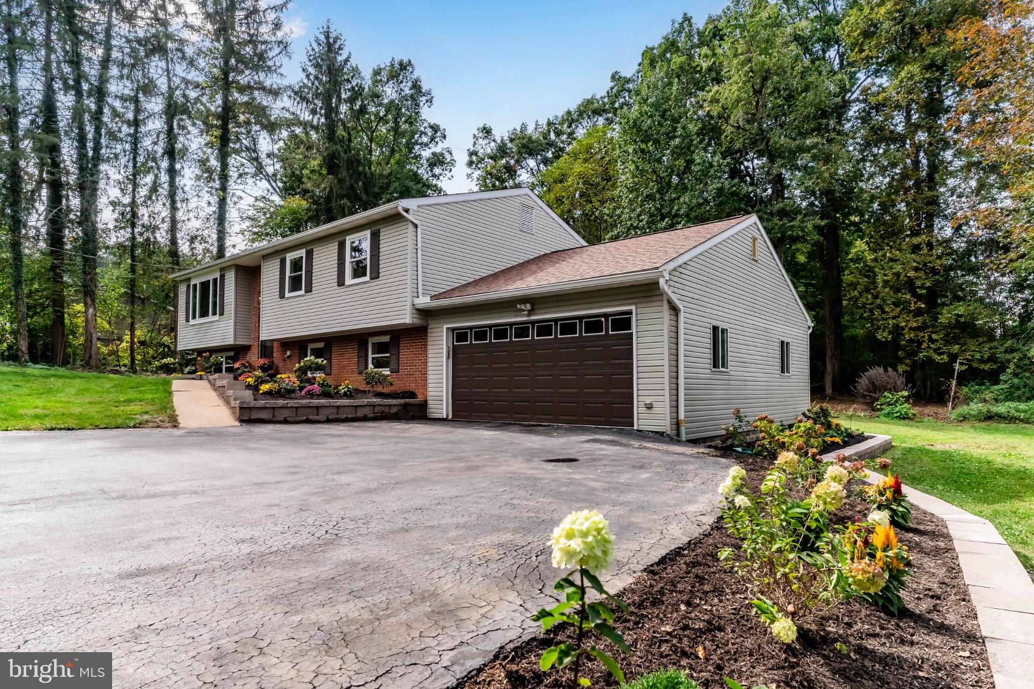 27 Hamilton Rd, Boiling Springs, PA 17007 photo