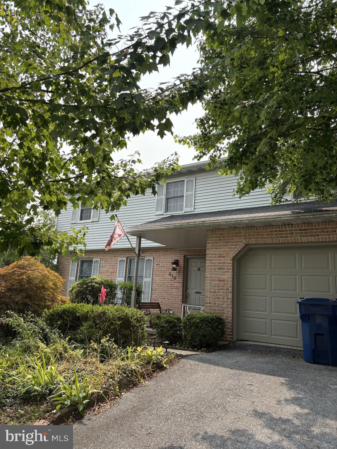 814 Ironstone Ln, Sinking Spring, PA 19608 photo