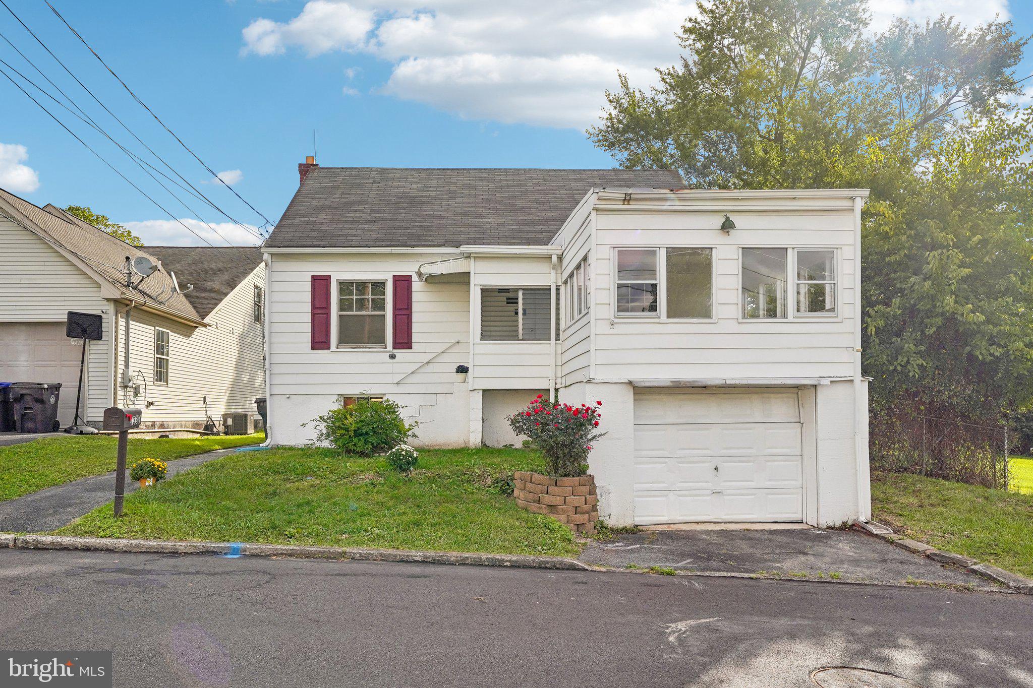 1325 Byfield St, Allentown, PA 18103 photo