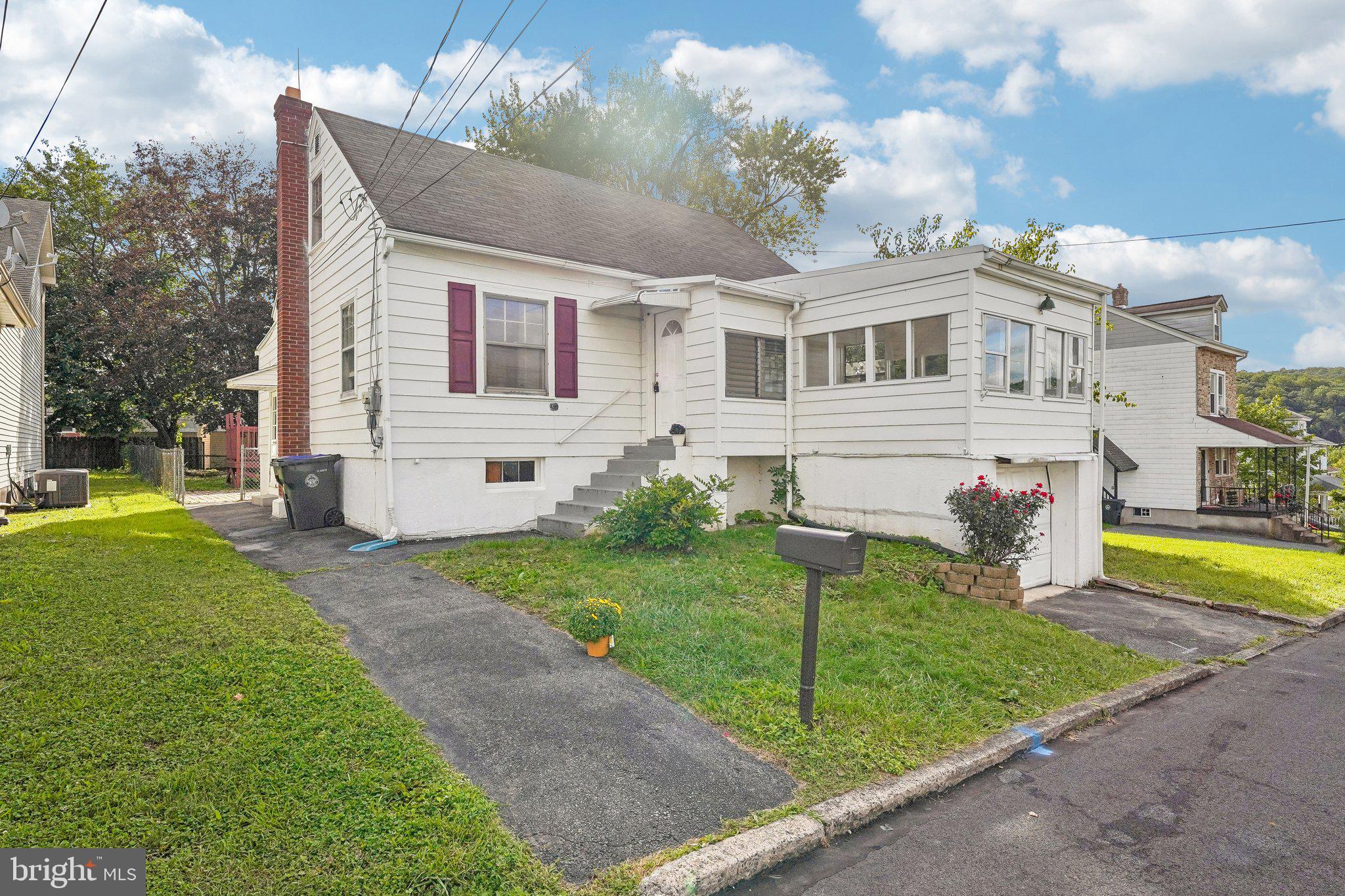 1325 Byfield St, Allentown, PA 18103