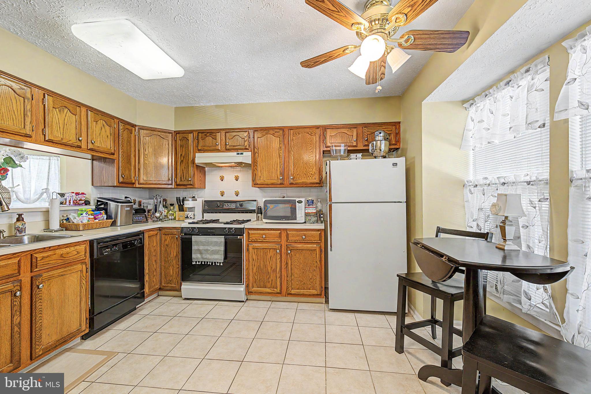 75 Pebble Ln, Blackwood, NJ 08012 photo