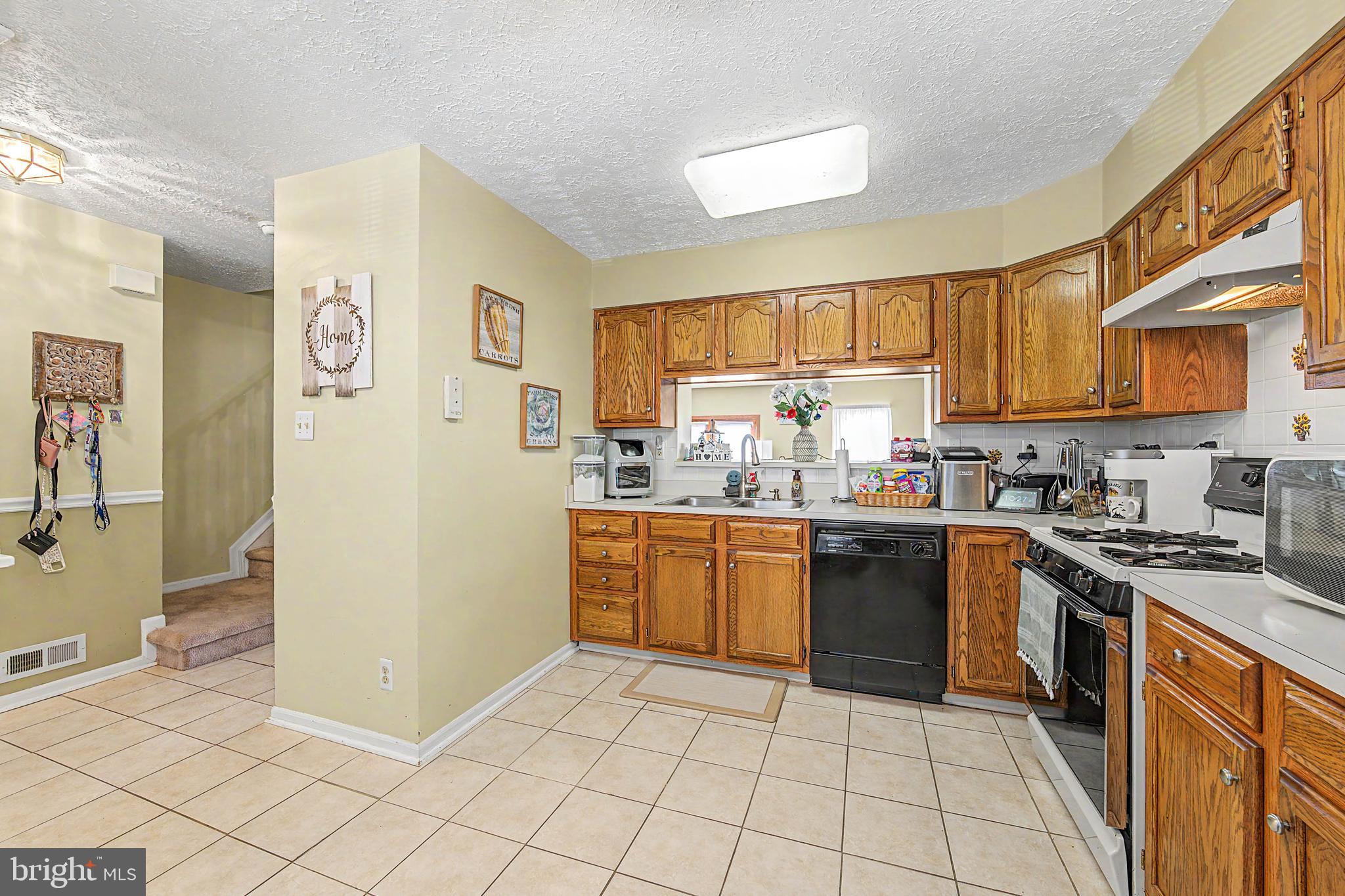 75 Pebble Ln, Blackwood, NJ 08012 photo