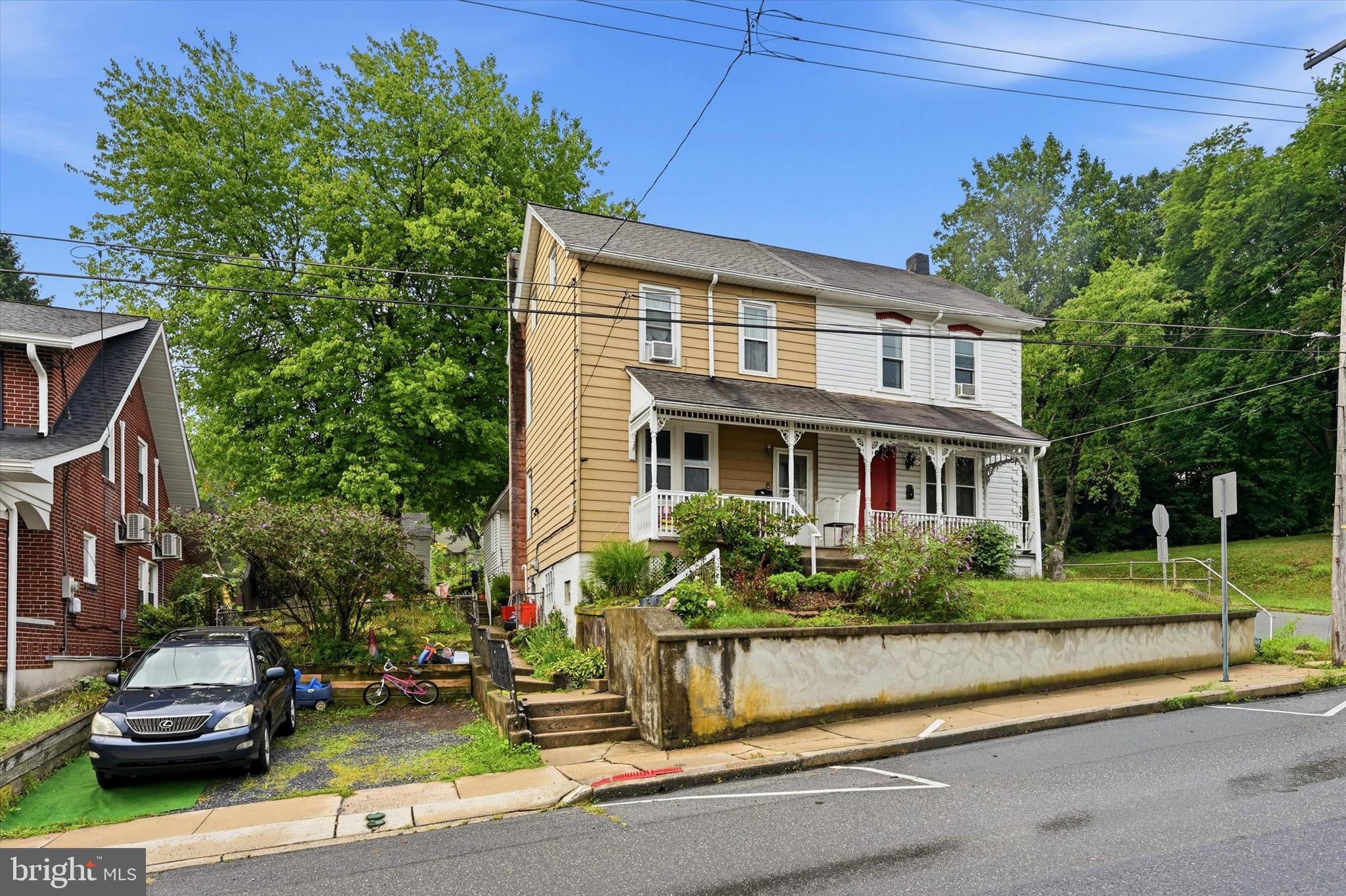 30 Walnut St, Mohnton, PA 19540 photo