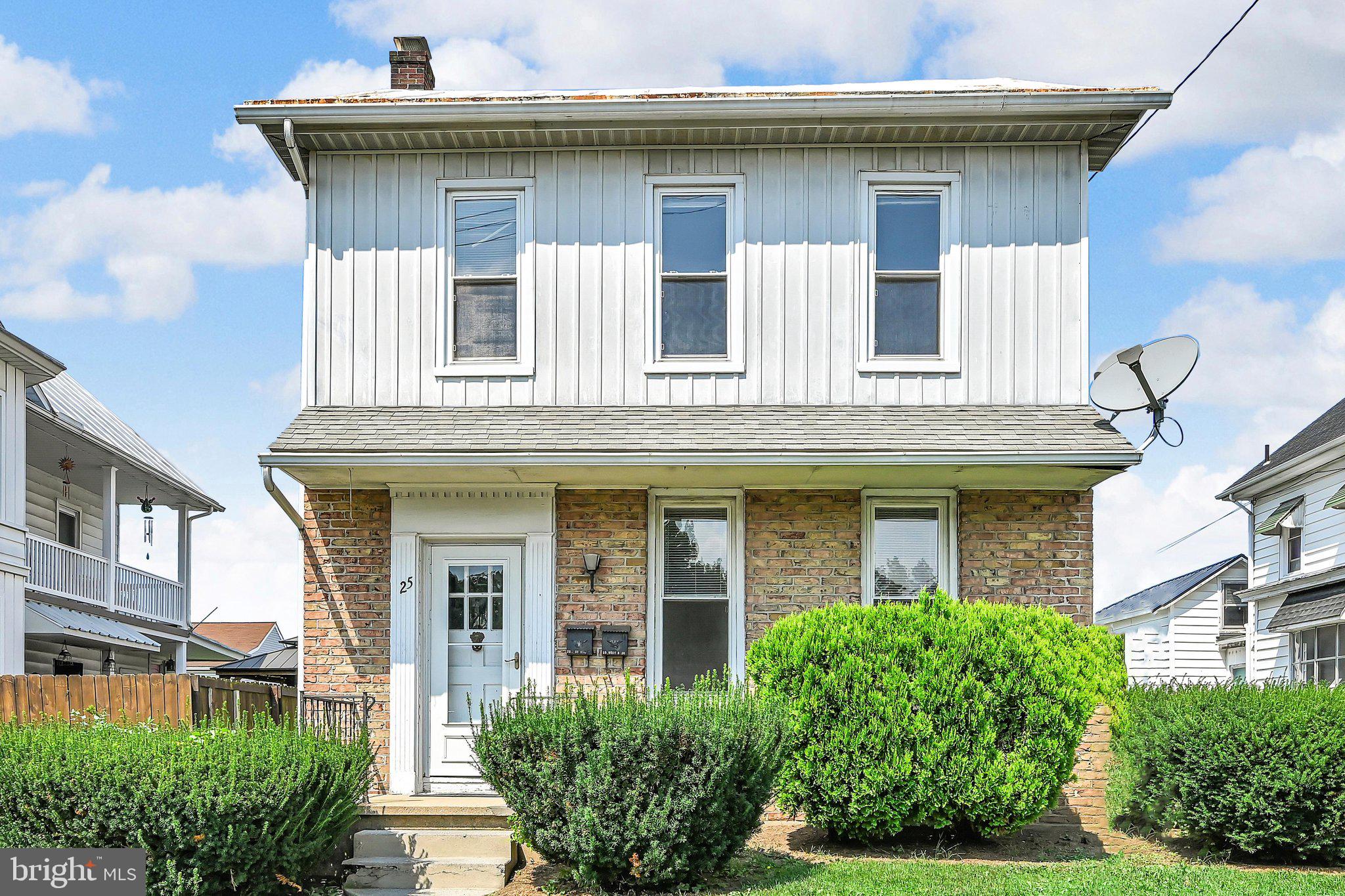 25 Penn Ave, Leola, PA 17042