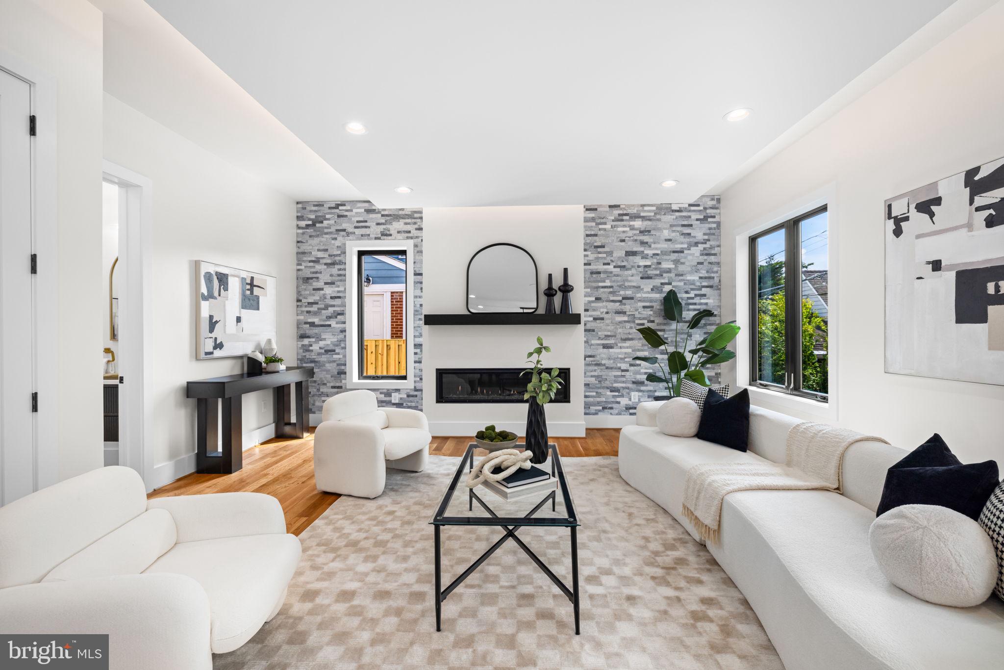 6424 29th St, Arlington, VA 22207