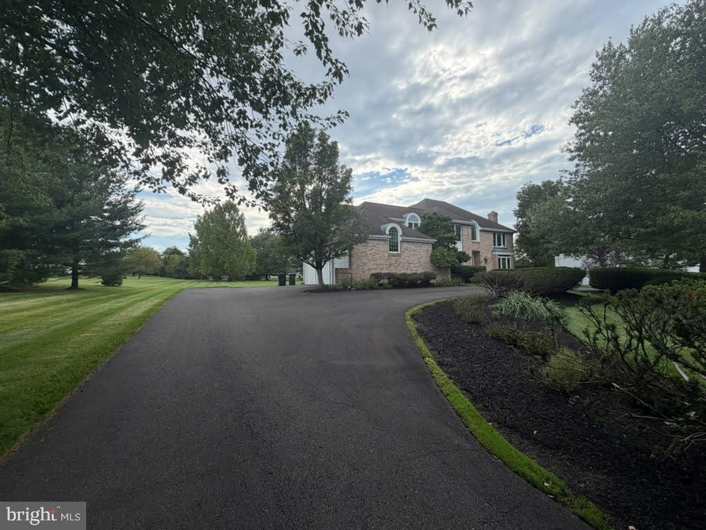 25 Sandtrap Cir, Warminster, PA 18974 photo