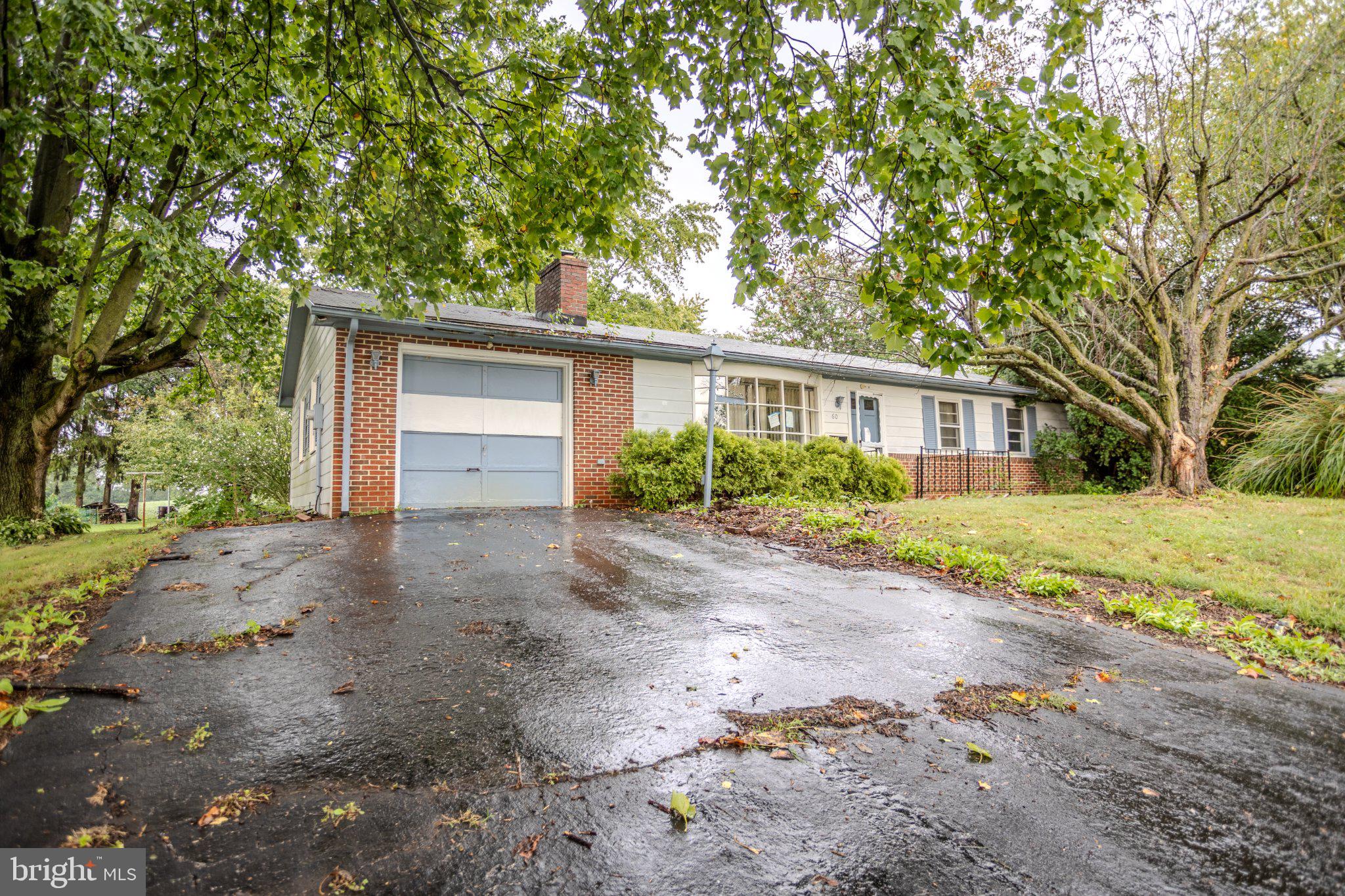 60 Pine Grove Rd, Hanover, PA 17331