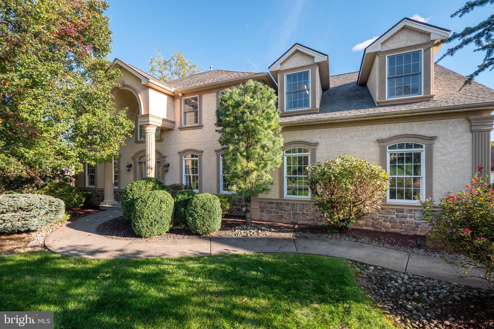 88 Crest Blvd, Easton, PA 18045 photo