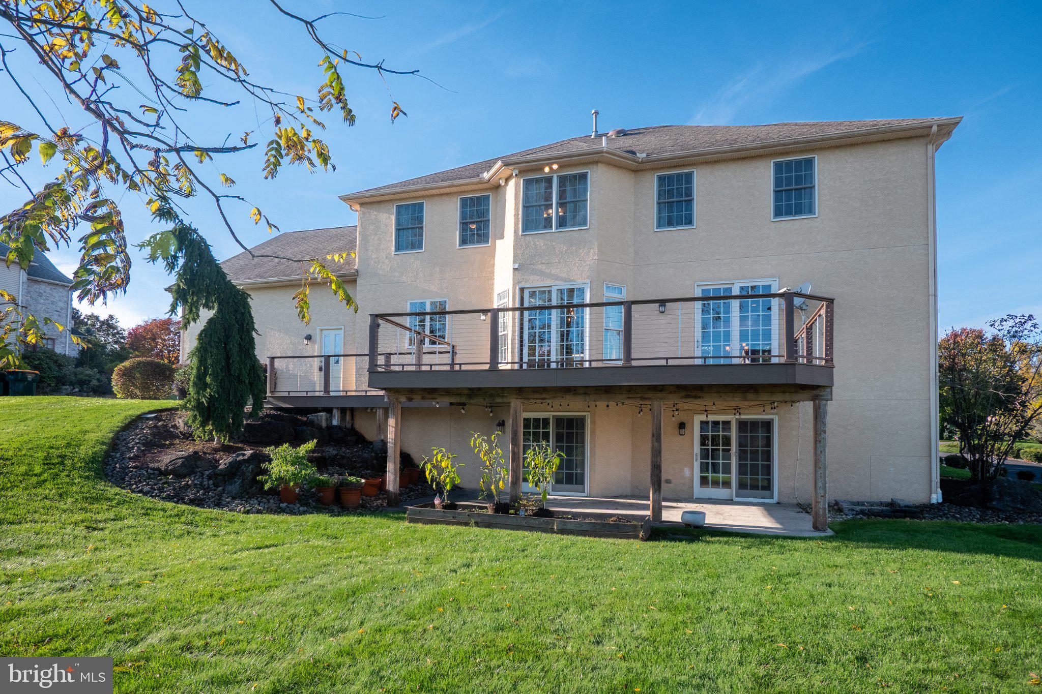 88 Crest Blvd, Easton, PA 18045 photo