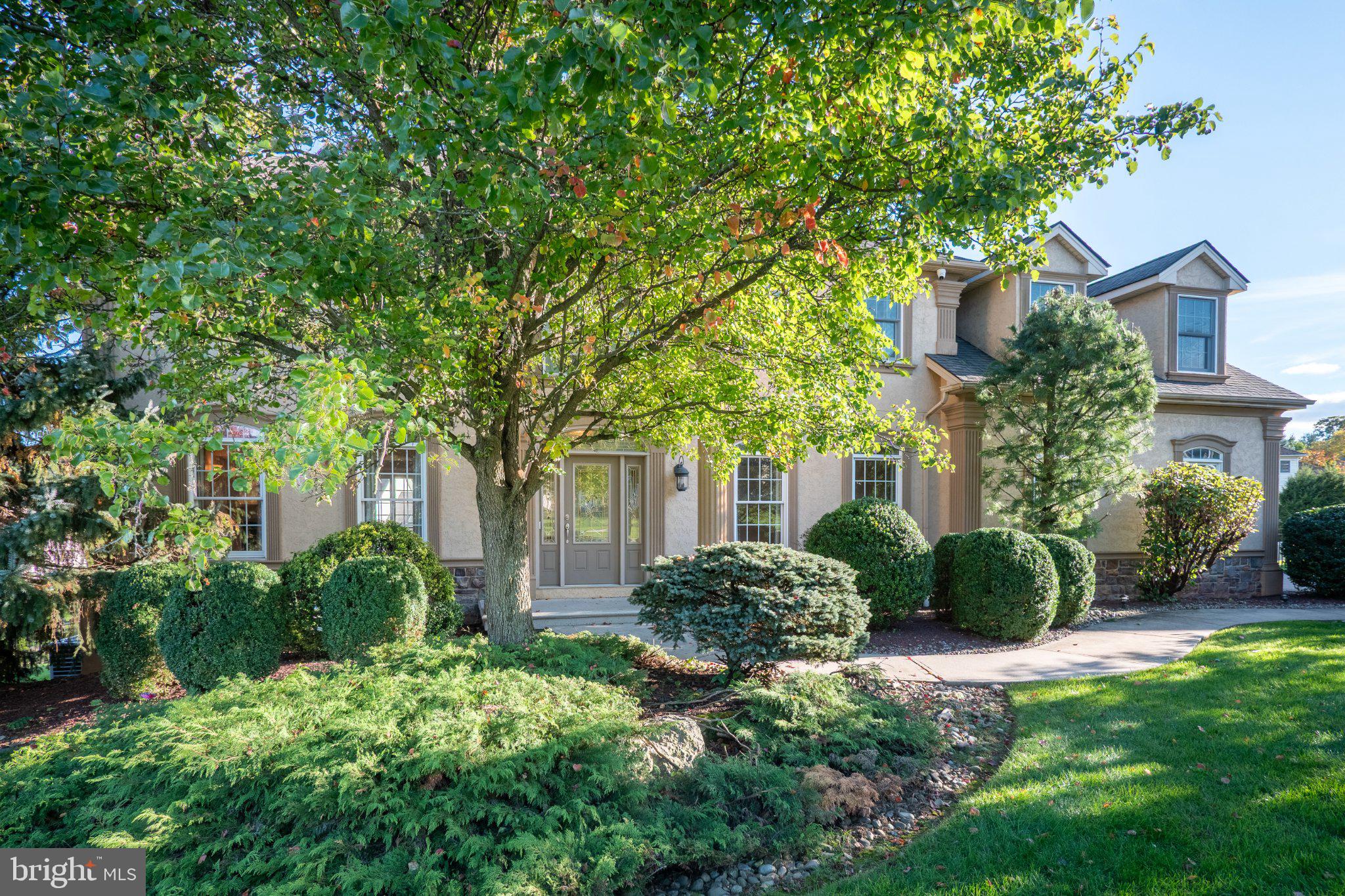 88 Crest Blvd, Easton, PA 18045 photo