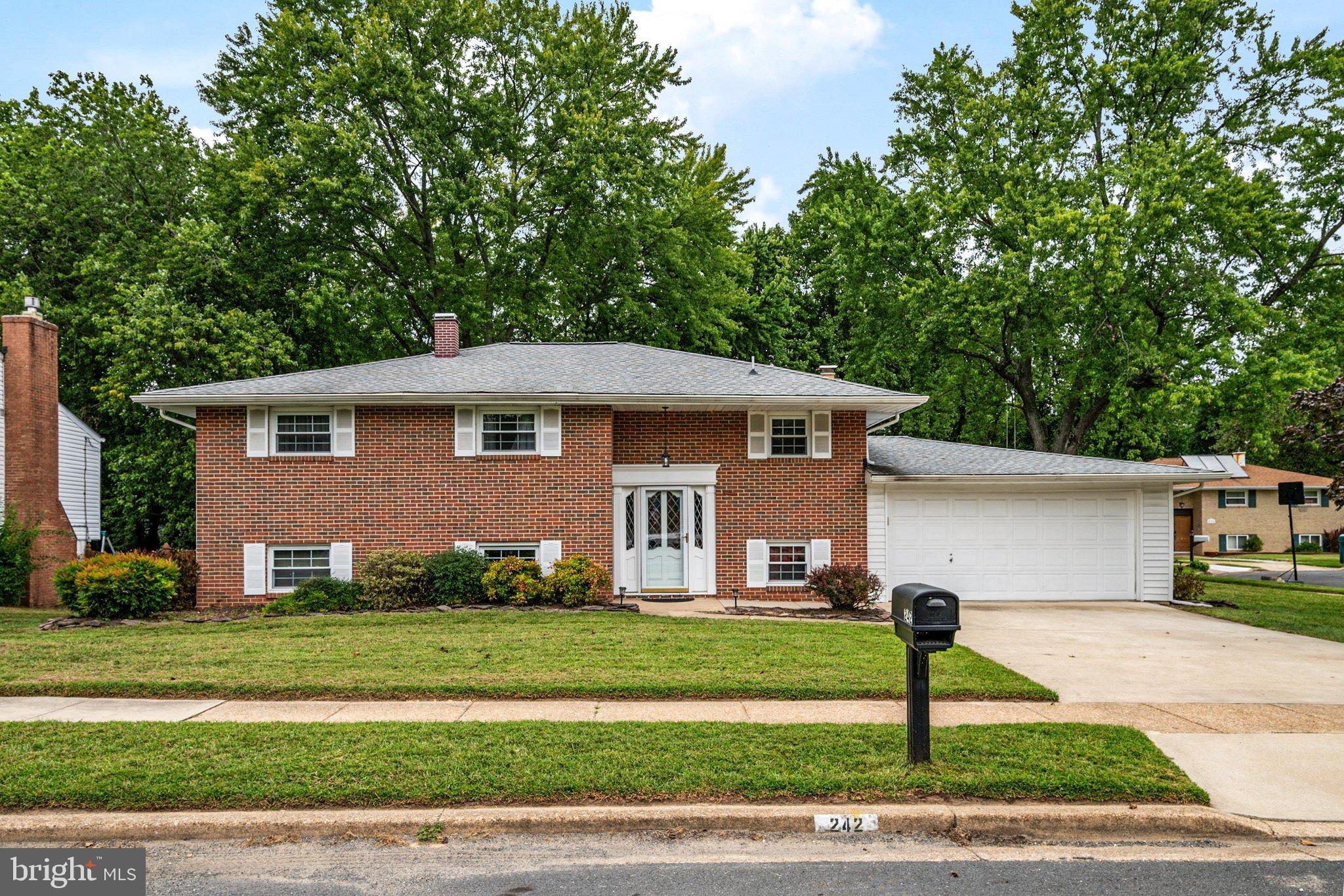 242 Cross Creek Dr, Glen Burnie, MD 21061 photo