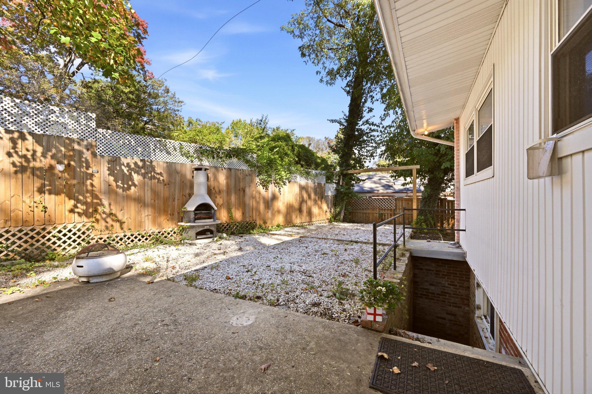 5911 Massachusetts Ave, Bethesda, MD 20816 photo
