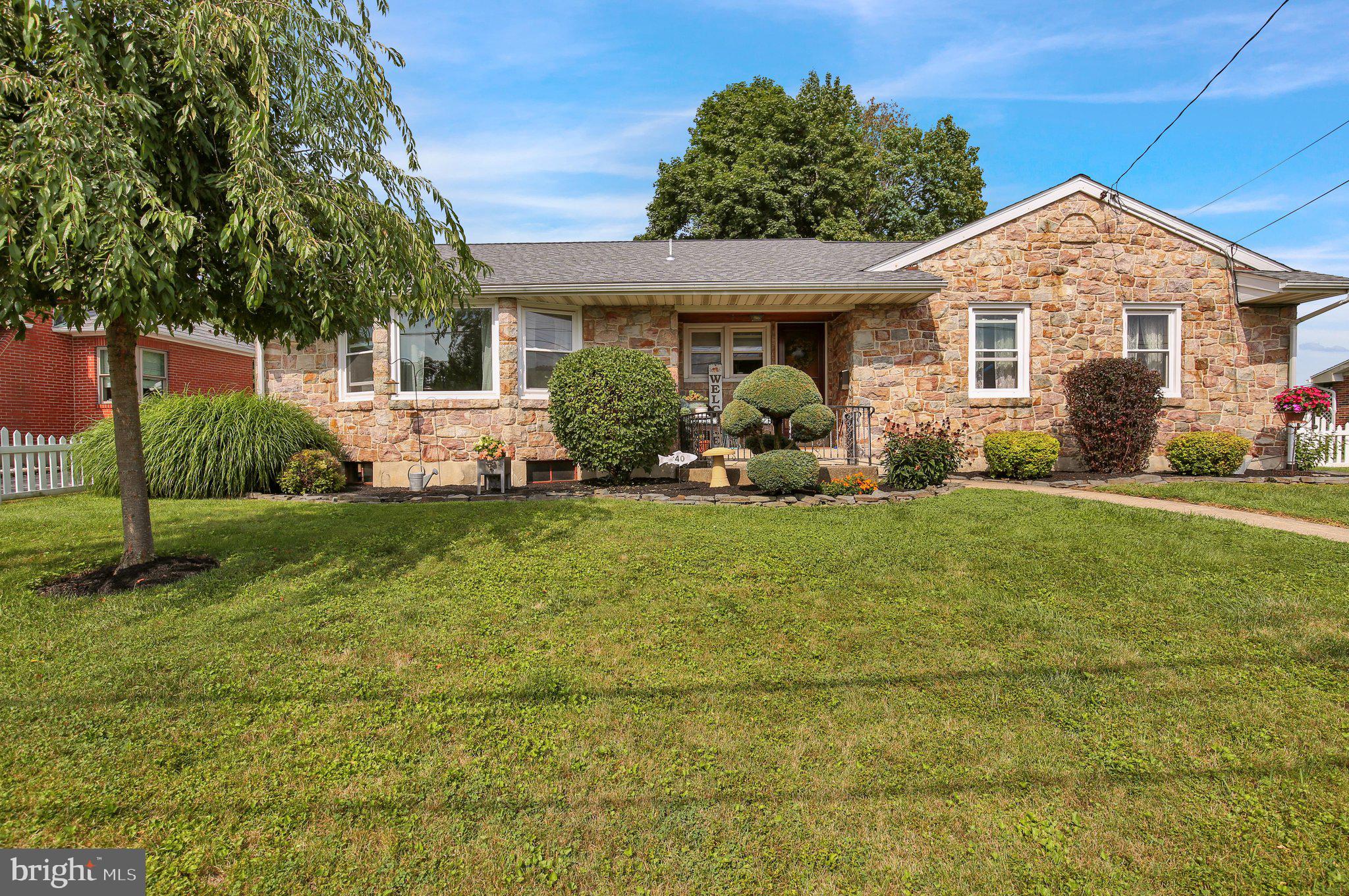 40 S Laurel St, Kutztown, PA 19530 photo