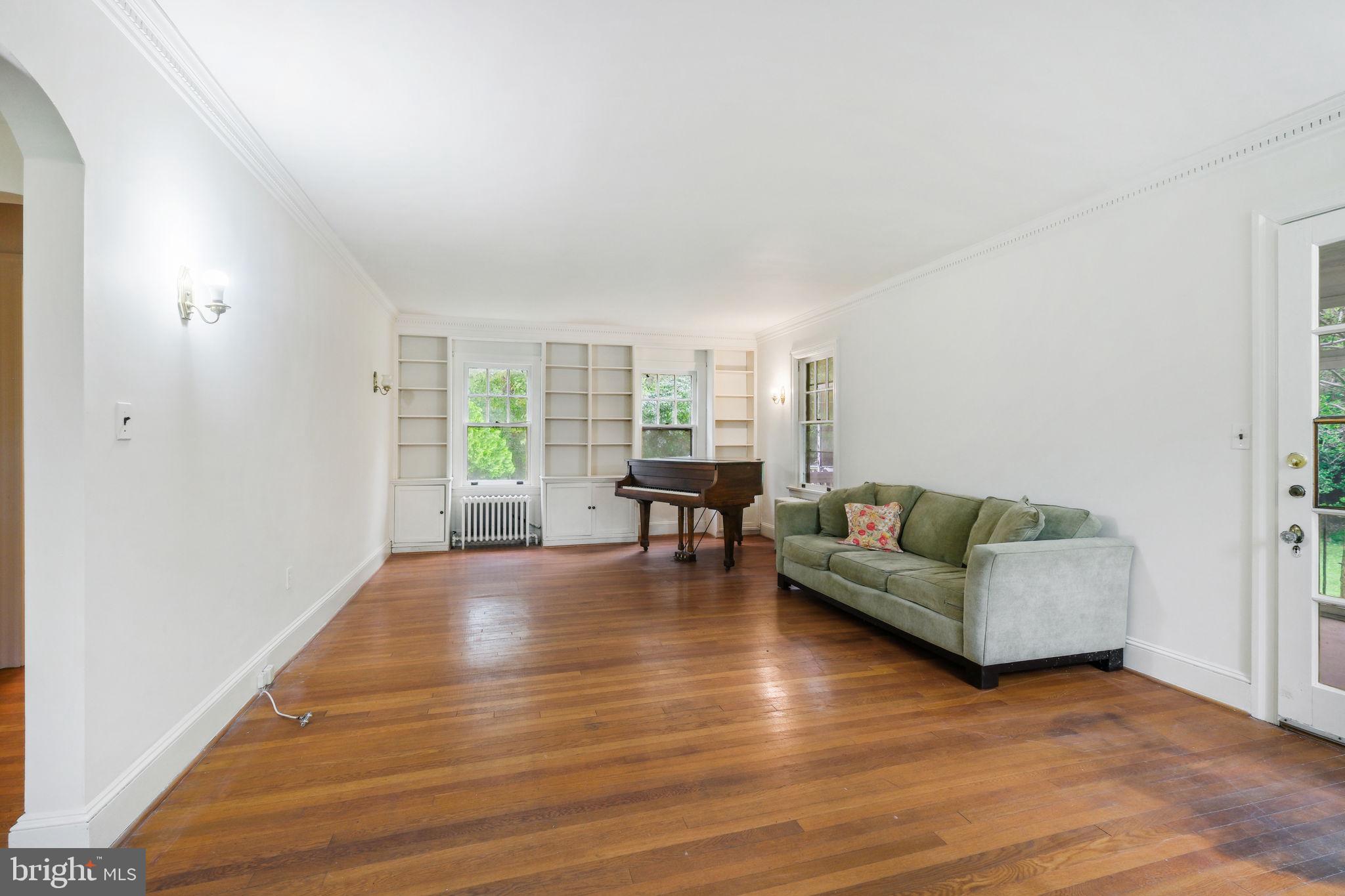 106 Russell Ave, Gaithersburg, MD 20877 photo