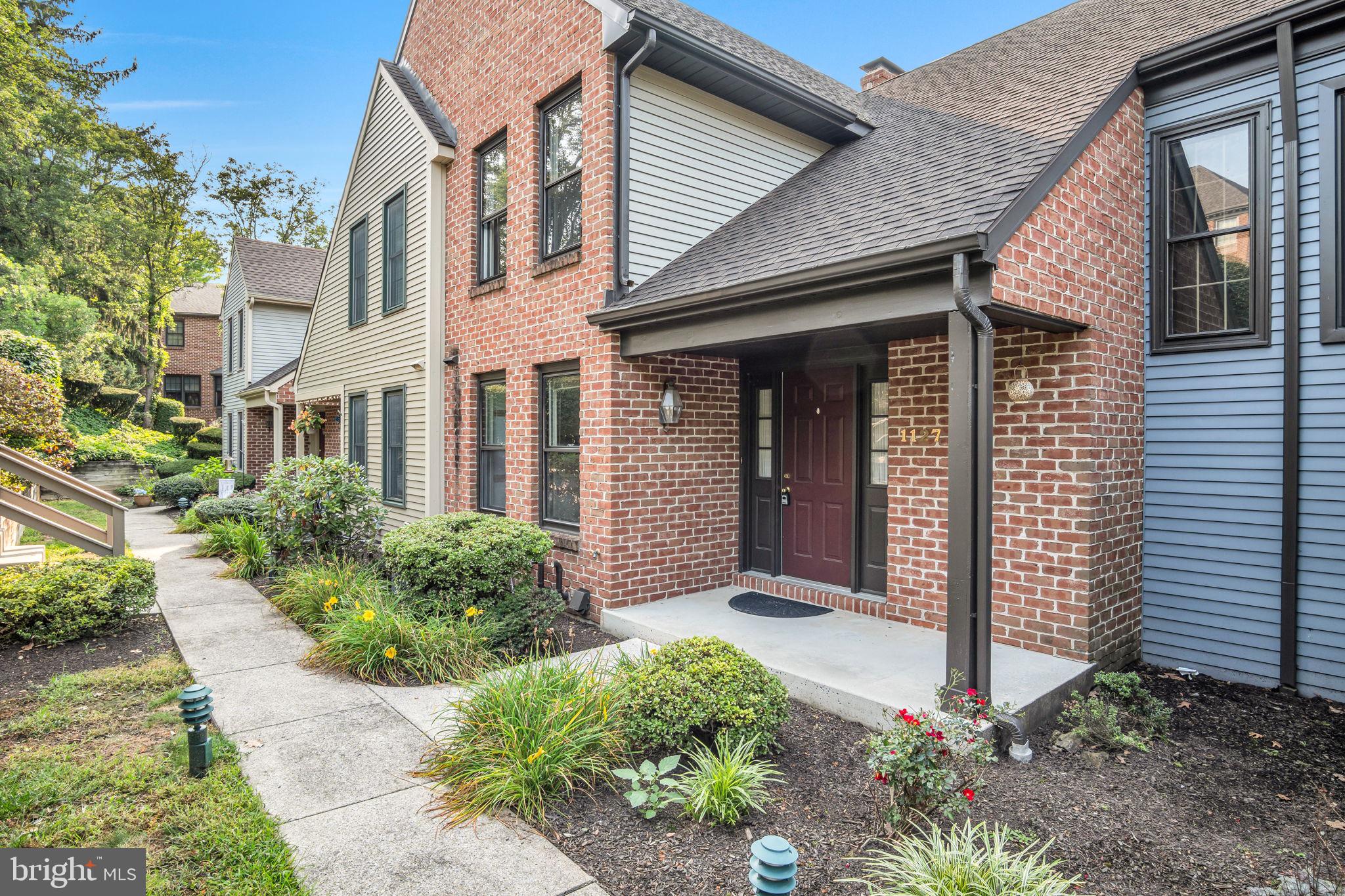1127 Wicklow Ct, Hummelstown, PA 17036