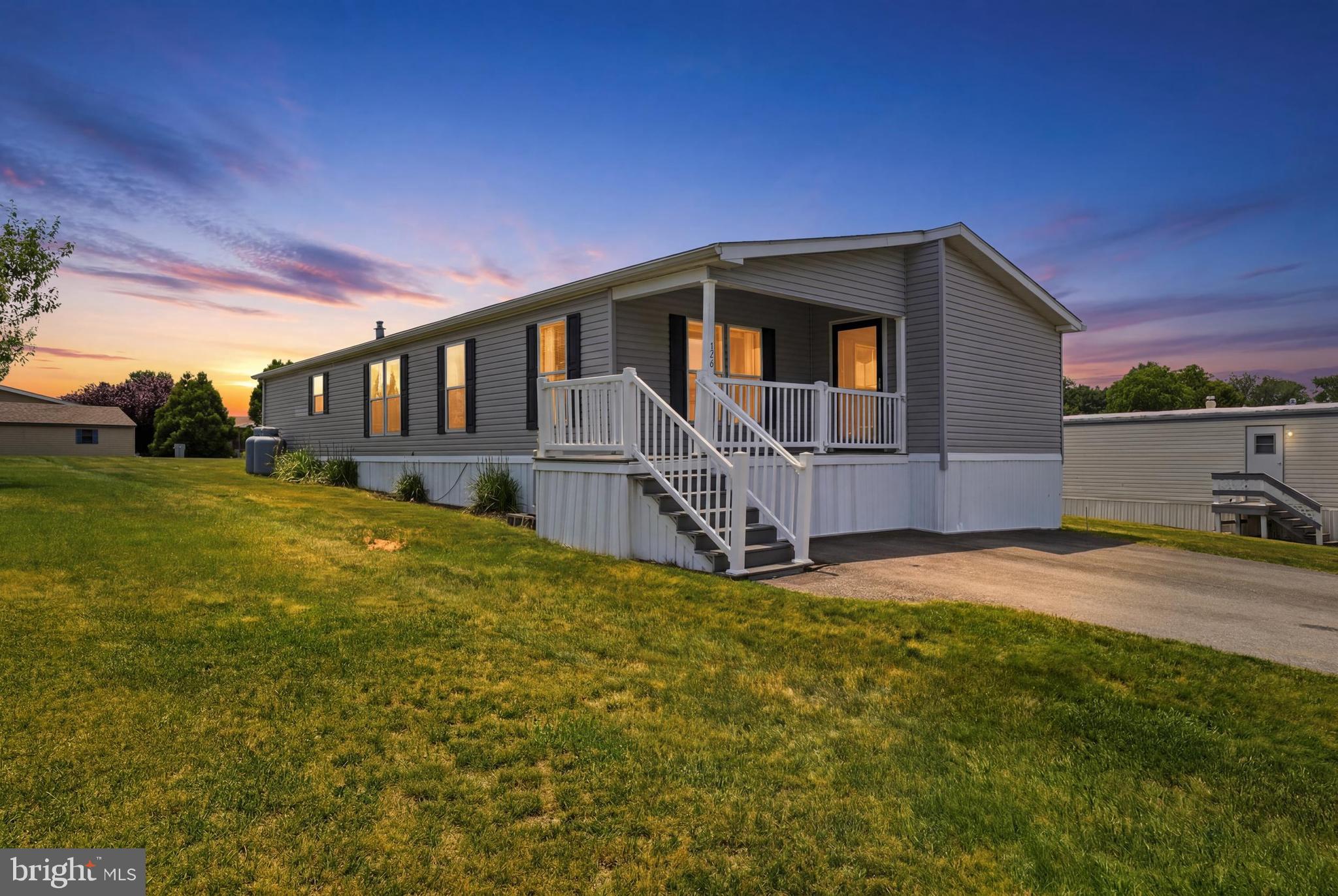 124 Lisa Cir, York, PA 17406 photo