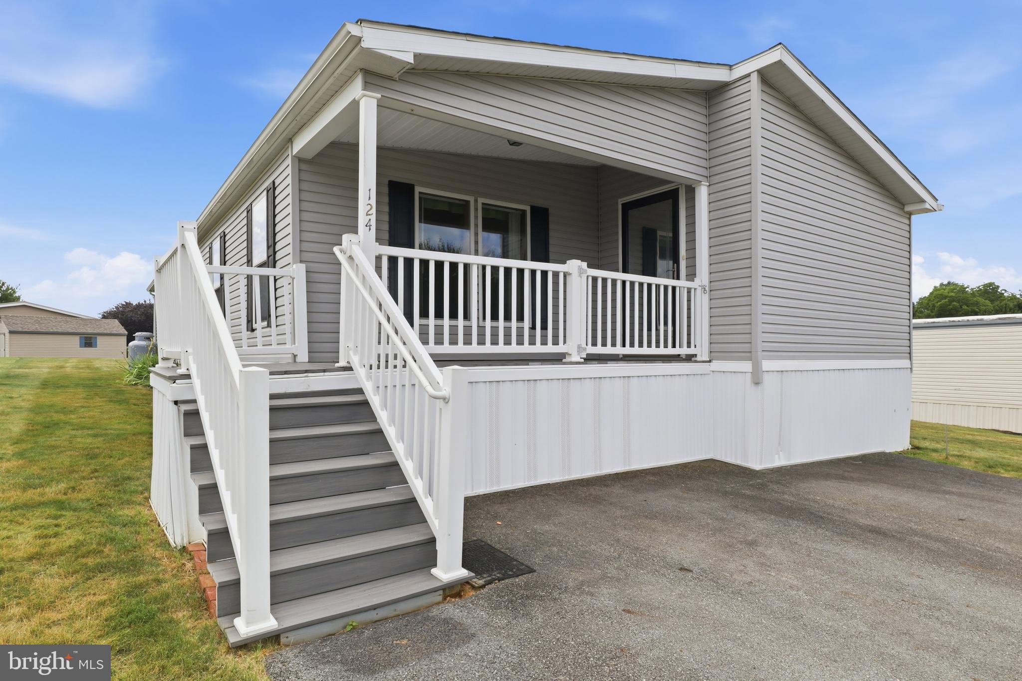 124 Lisa Cir, York, PA 17406 photo