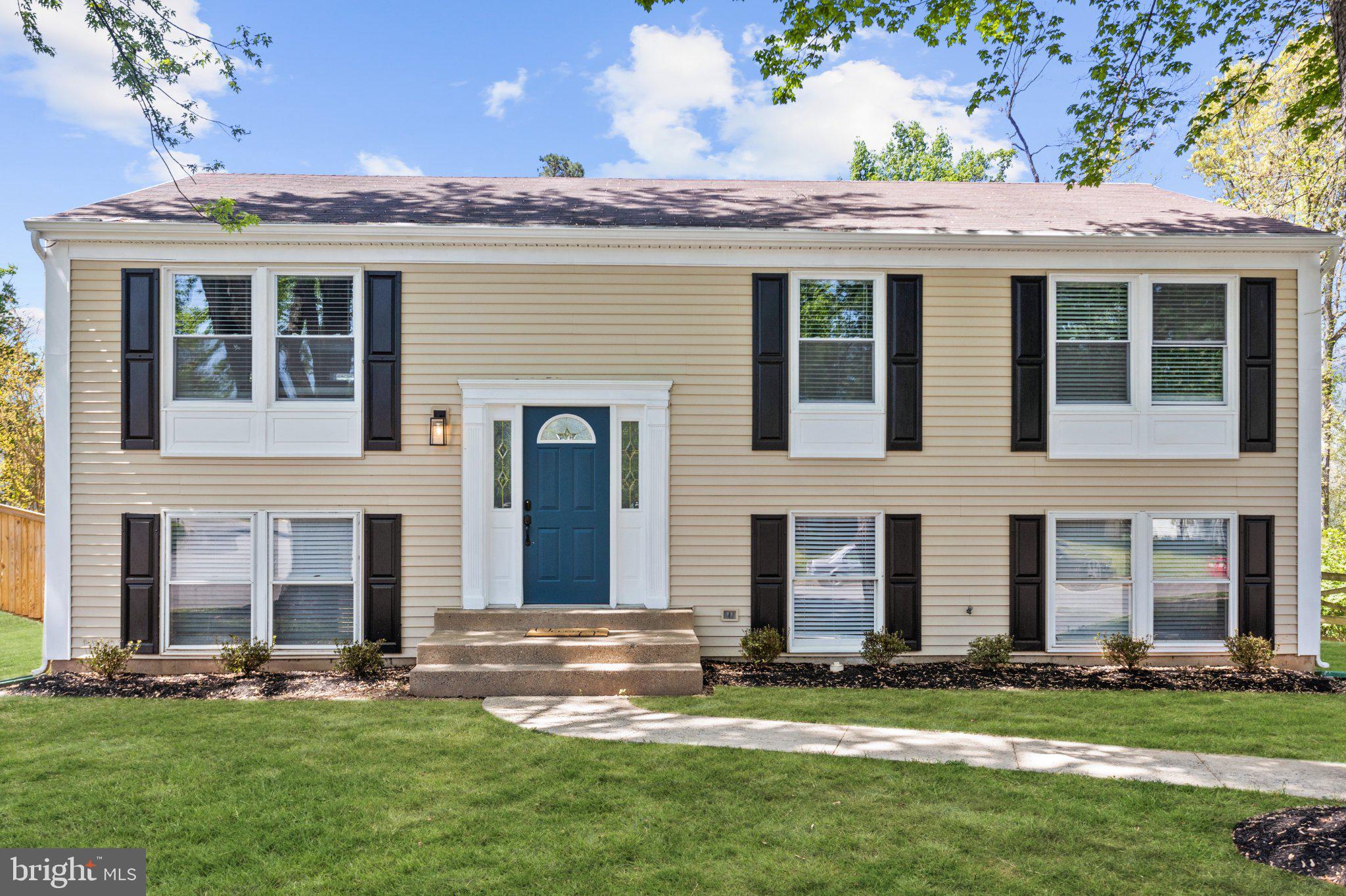 2592 Viking Dr, Herndon, VA 20171