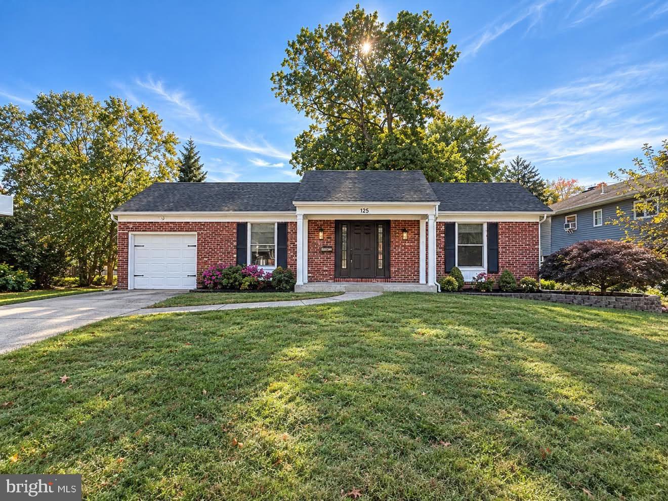 10 Bull Run Rd, Laurel Springs, NJ 08021
