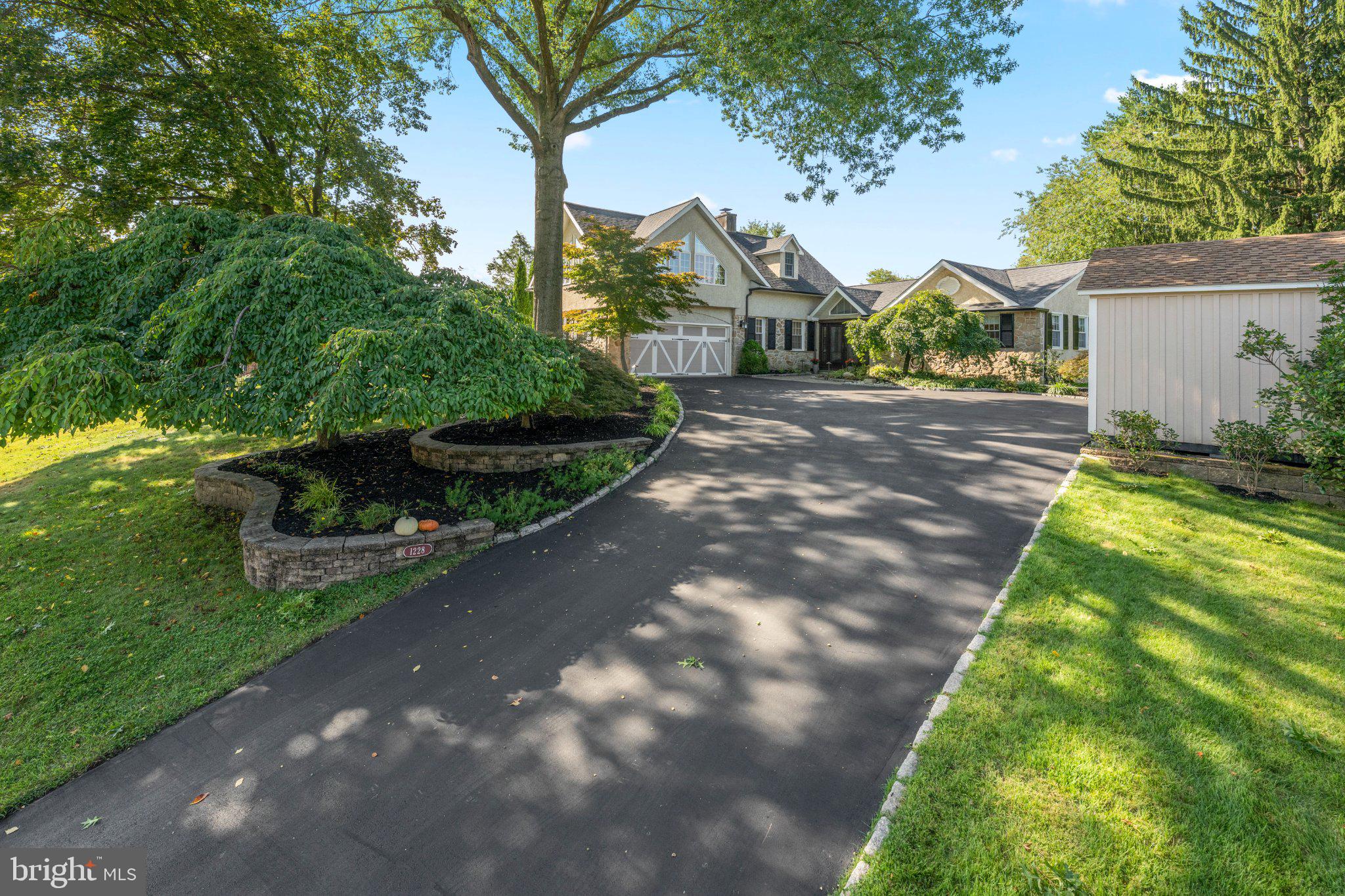 1228 Burnett Rd, Huntingdon Valley, PA 19006
